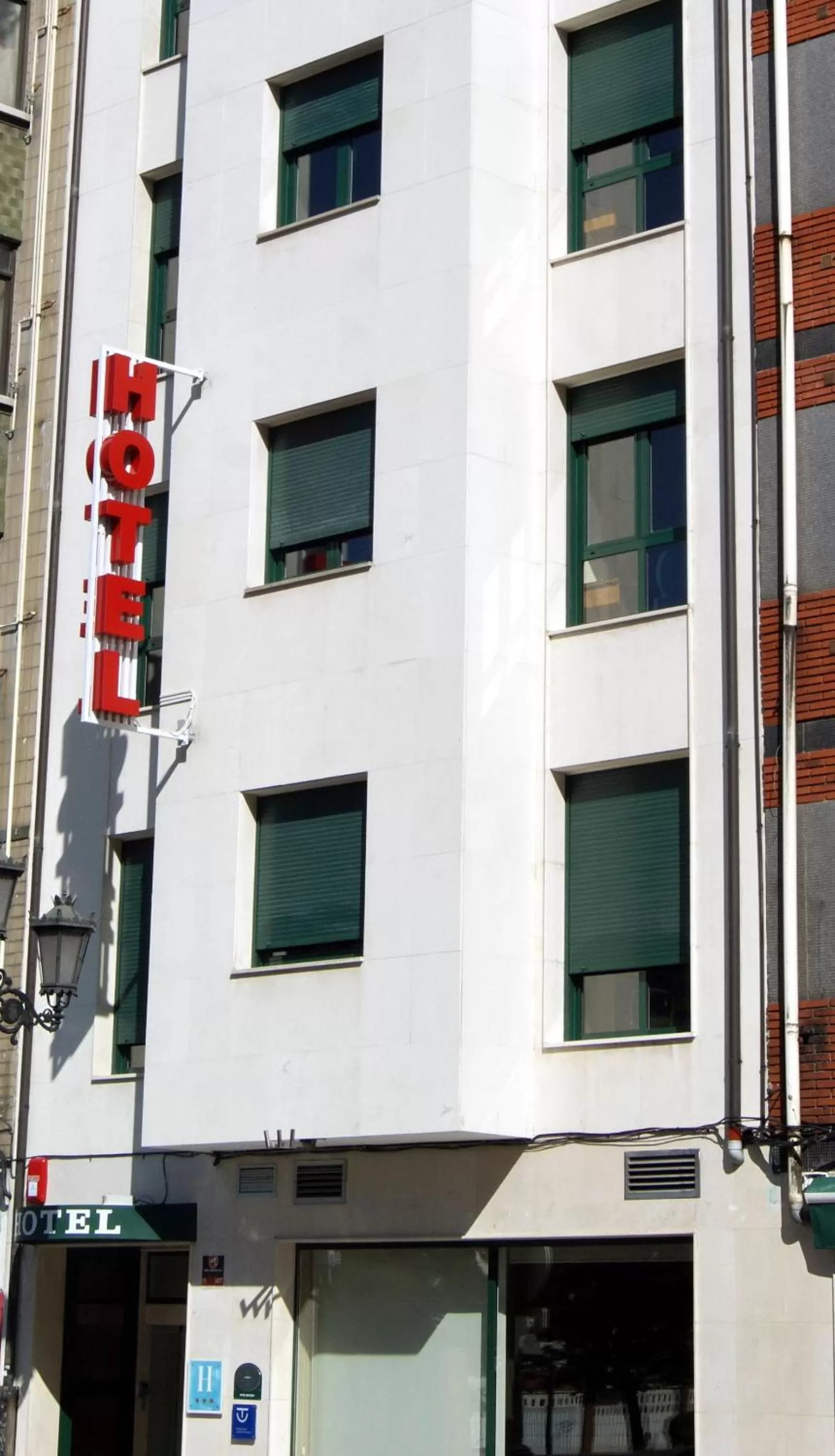 Facade/entrance in El Retiro de Cardea
