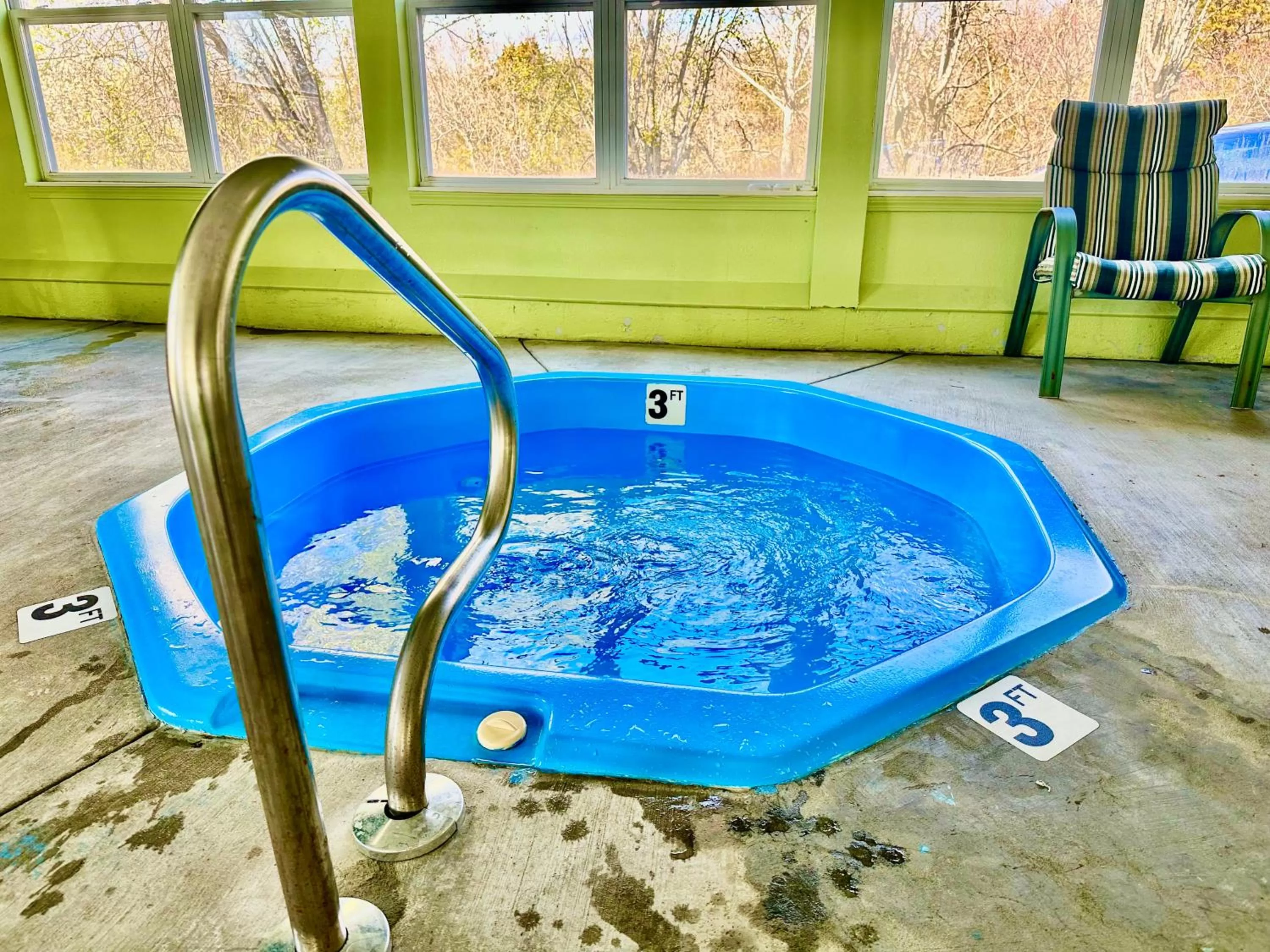 Hot Tub in Celebrity Inn