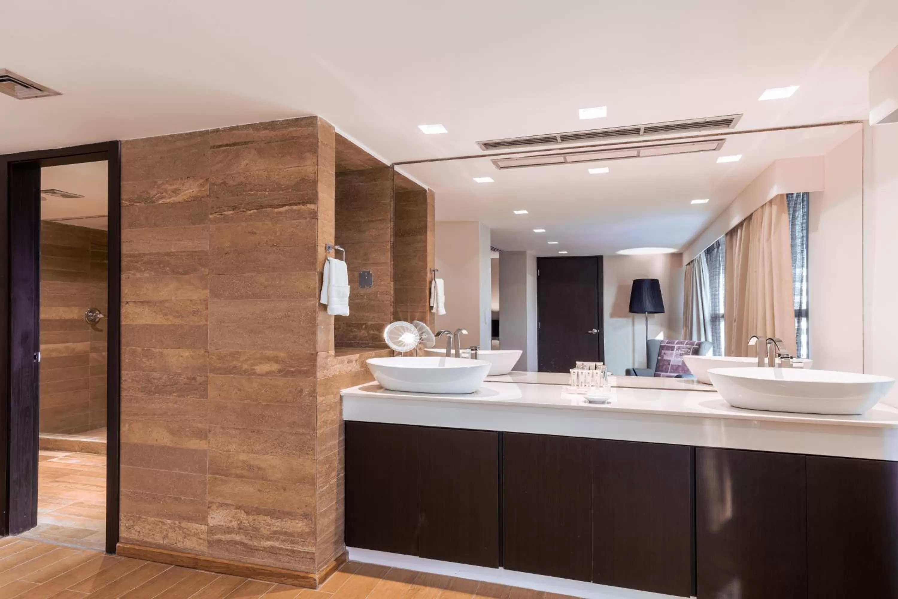 Bathroom in Exe Oriental Panamá