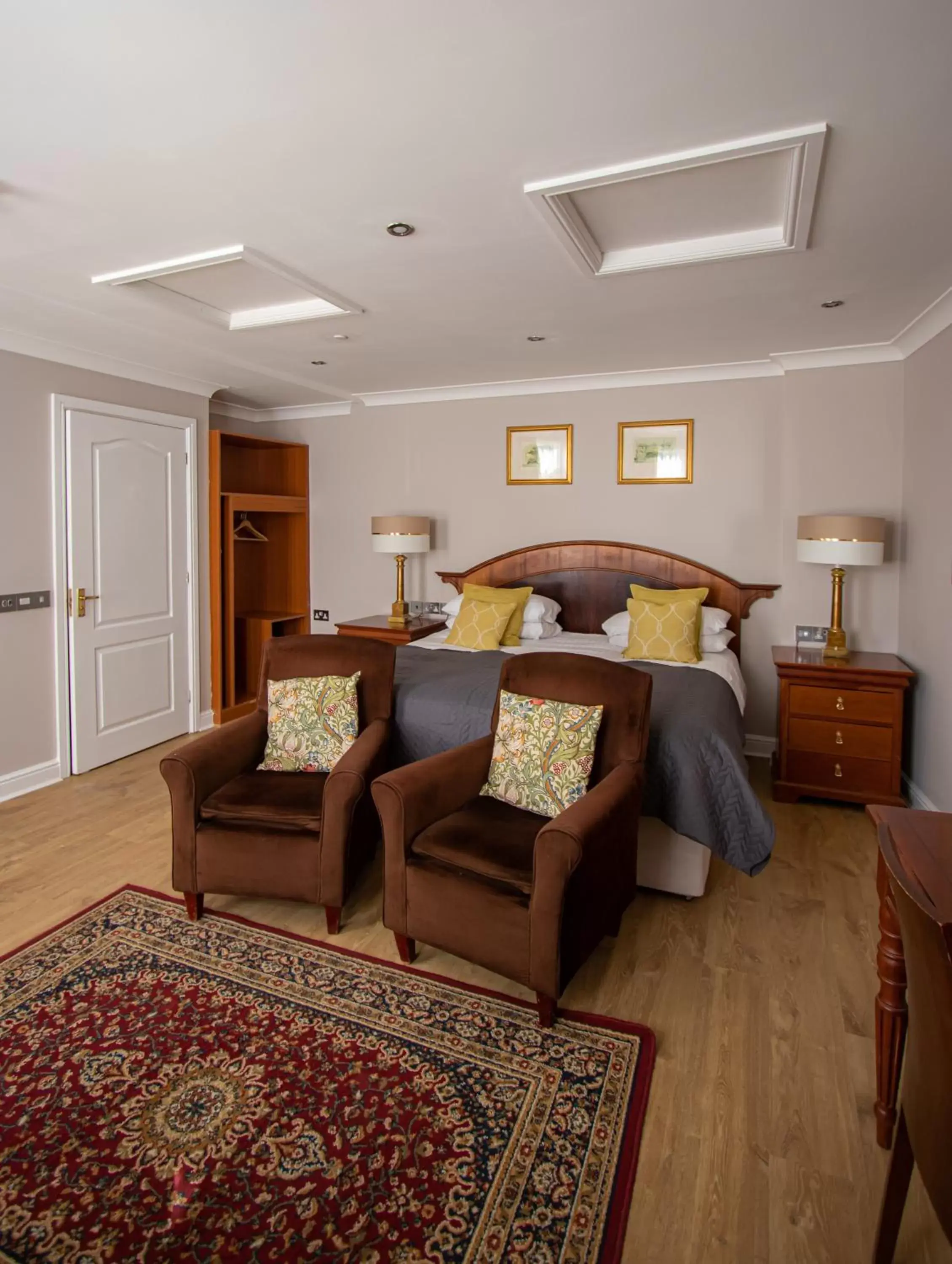 Bedroom, Seating Area in Cley Hall