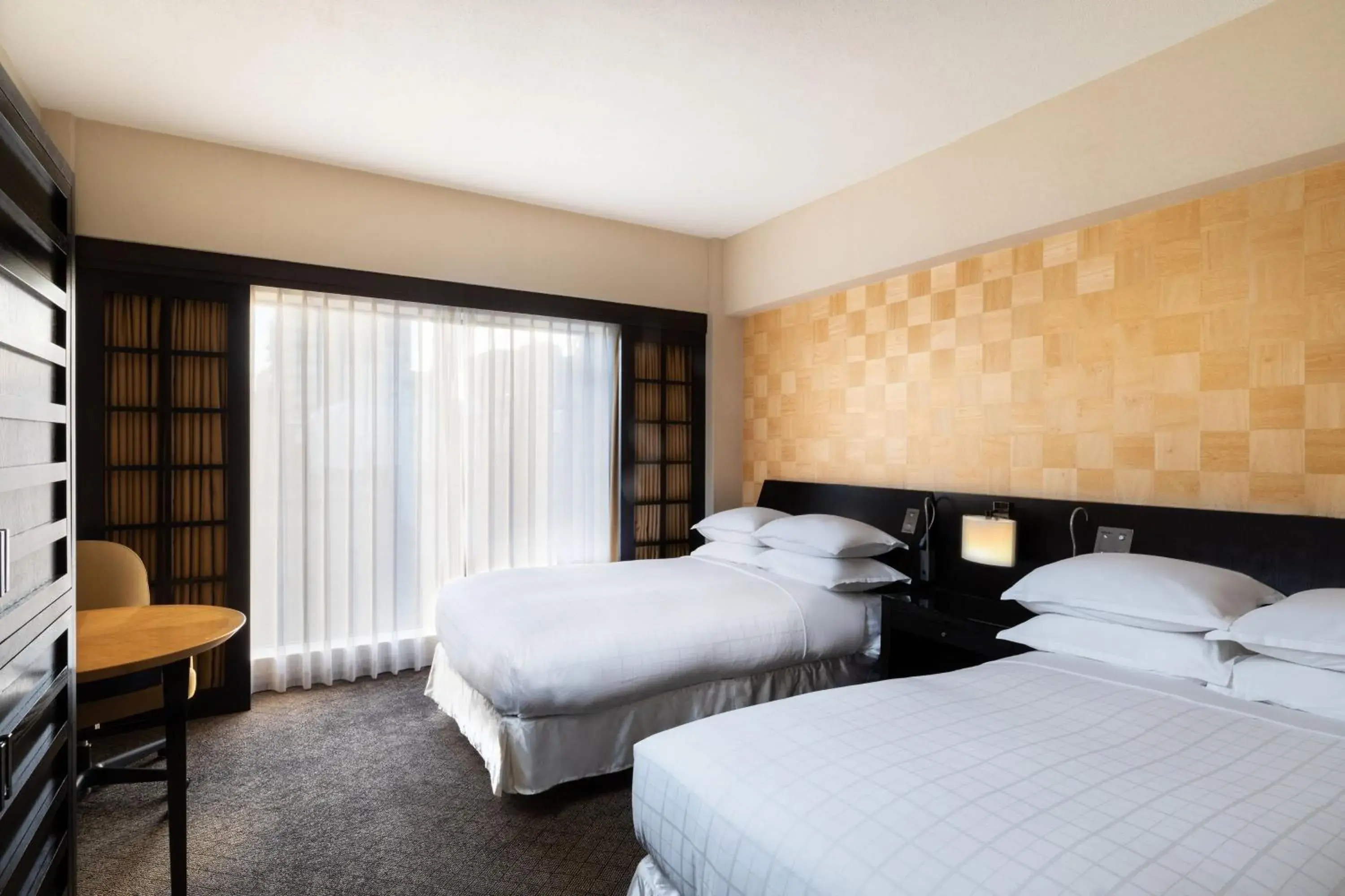 Photo of the whole room, Bed in Sheraton Miyako Hotel Tokyo