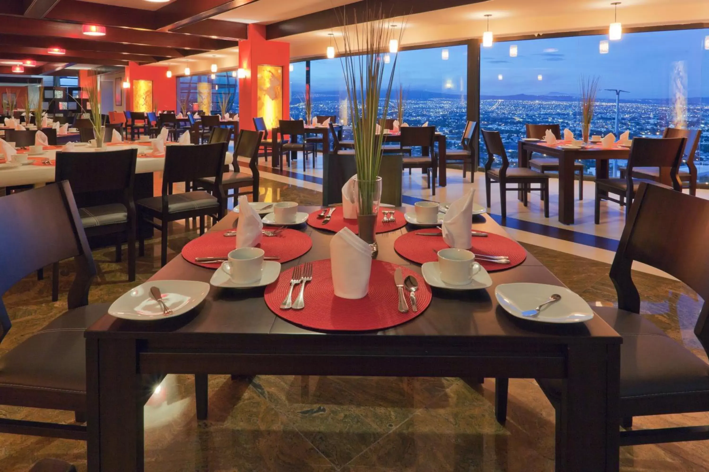 Restaurant/Places to Eat in Hotel Diamante Queretaro