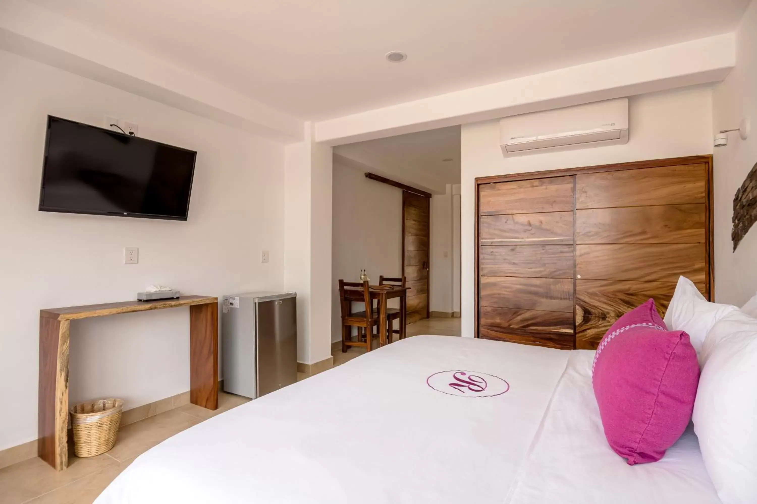 Bedroom, Bed in Hotel Rockaway