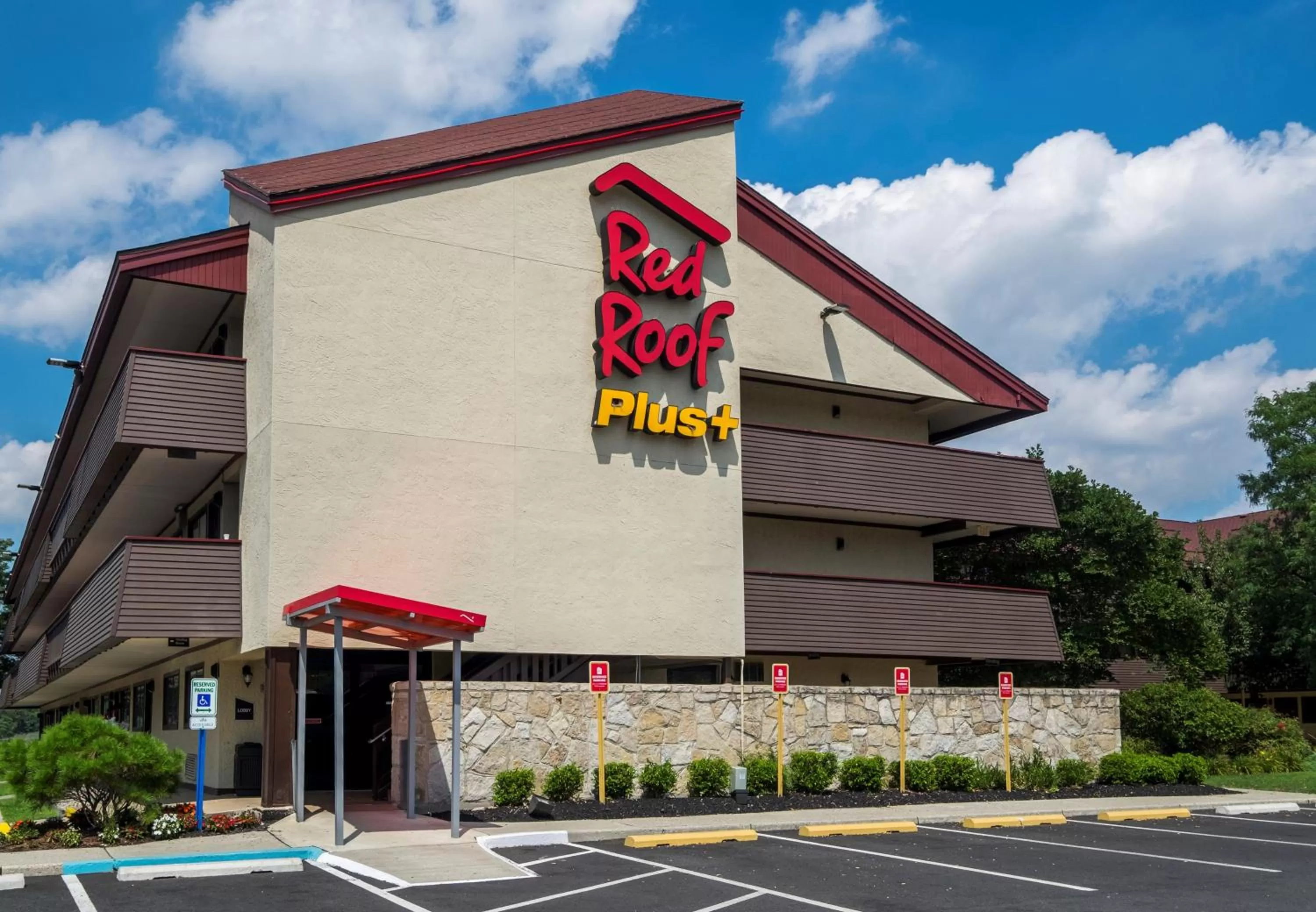 Property building in Red Roof Inn PLUS+ Secaucus - Meadowlands