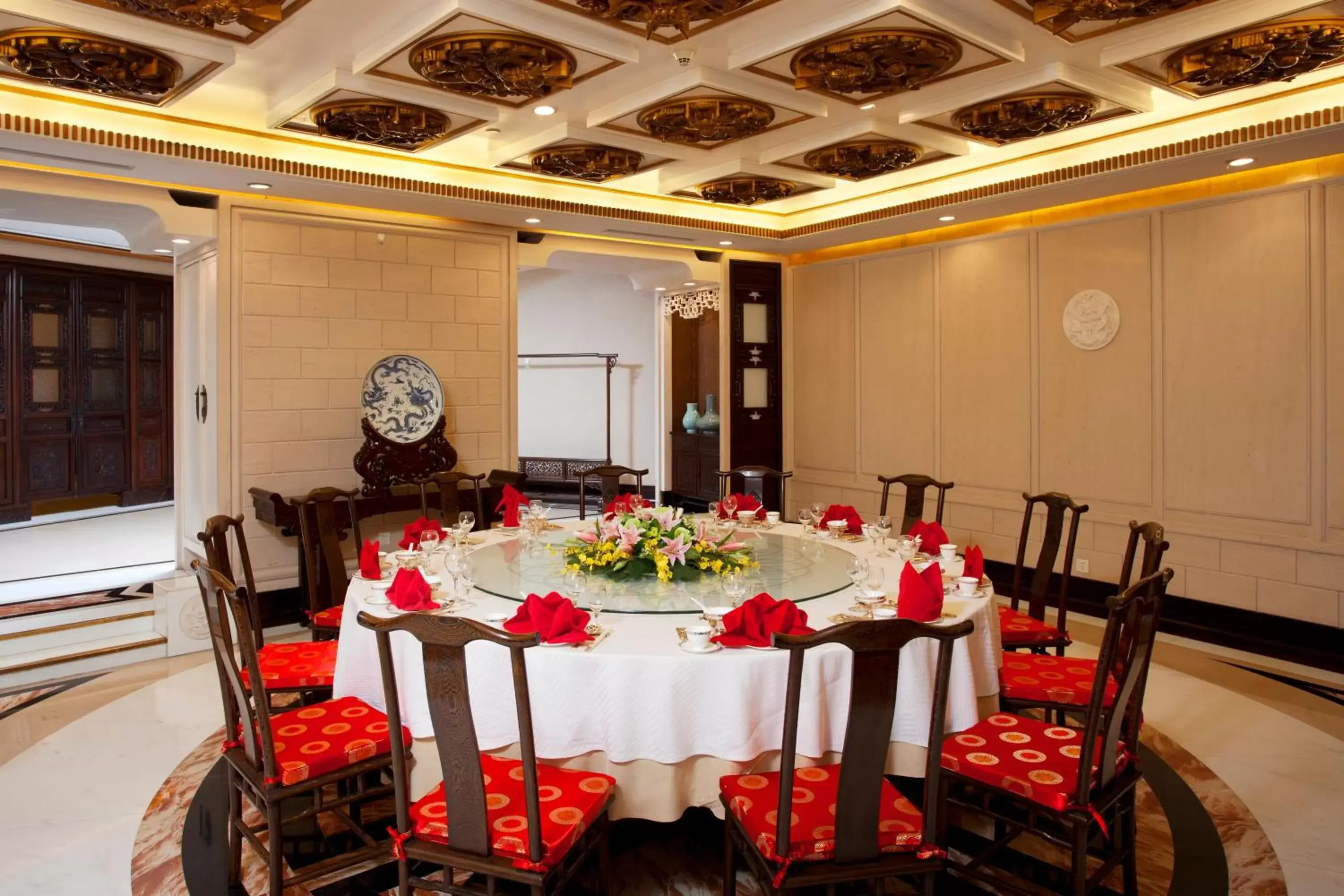 Meeting/conference room, Restaurant/Places to Eat in Crowne Plaza Qingdao, an IHG Hotel