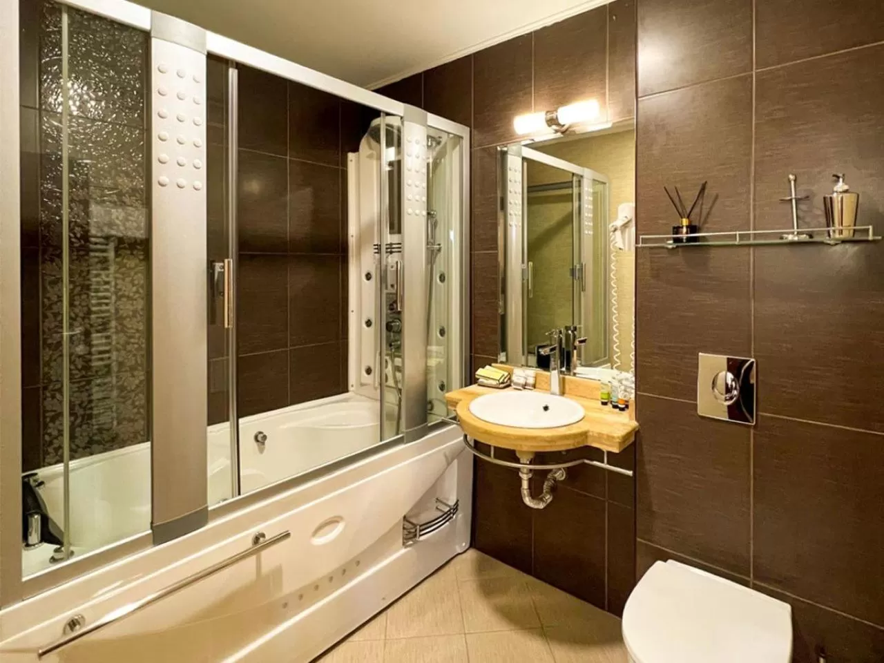 Shower in Hotel Dream