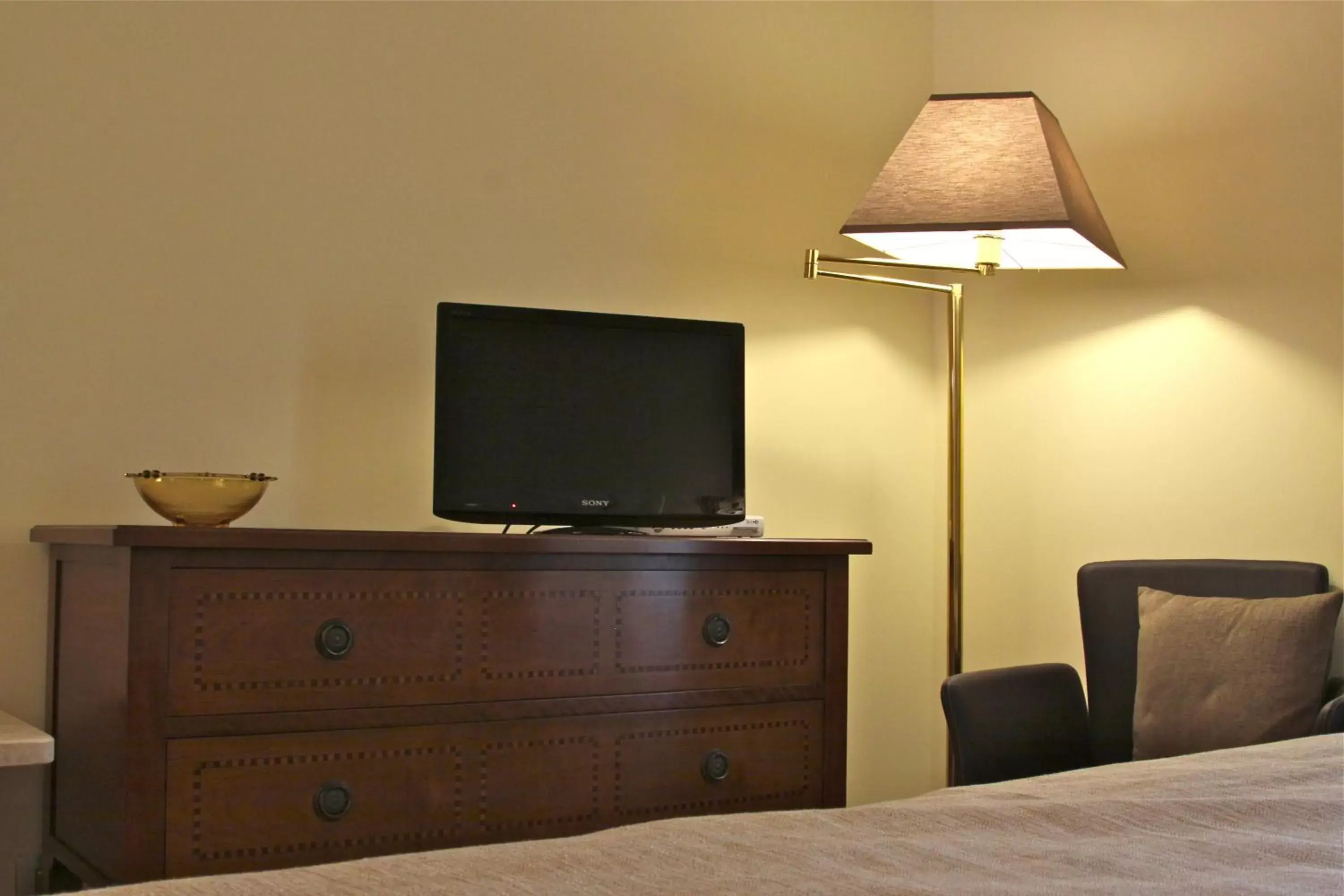 Bedroom, TV/Entertainment Center in Bronzino House