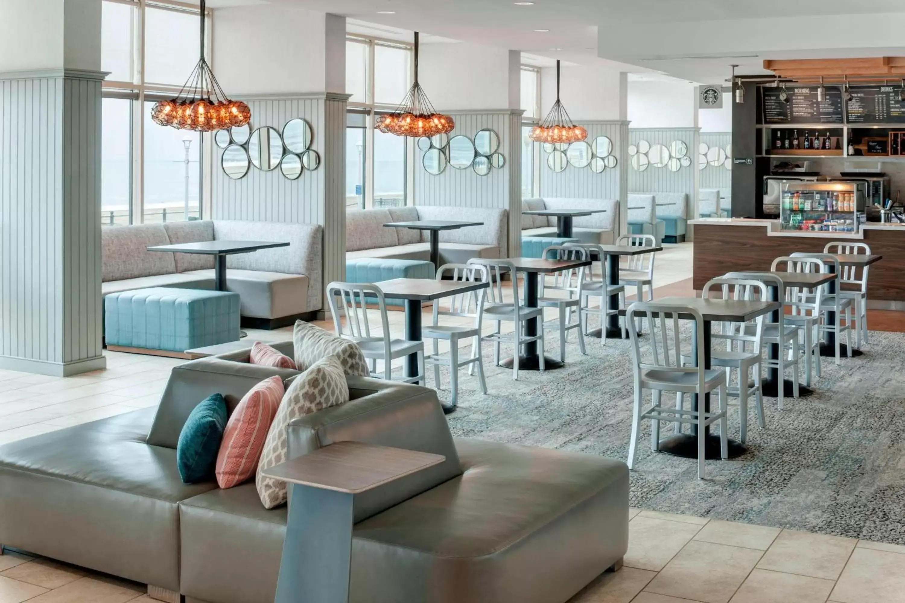 Lobby or reception, Lounge/Bar in Courtyard Virginia Beach Oceanfront / North 37th Street