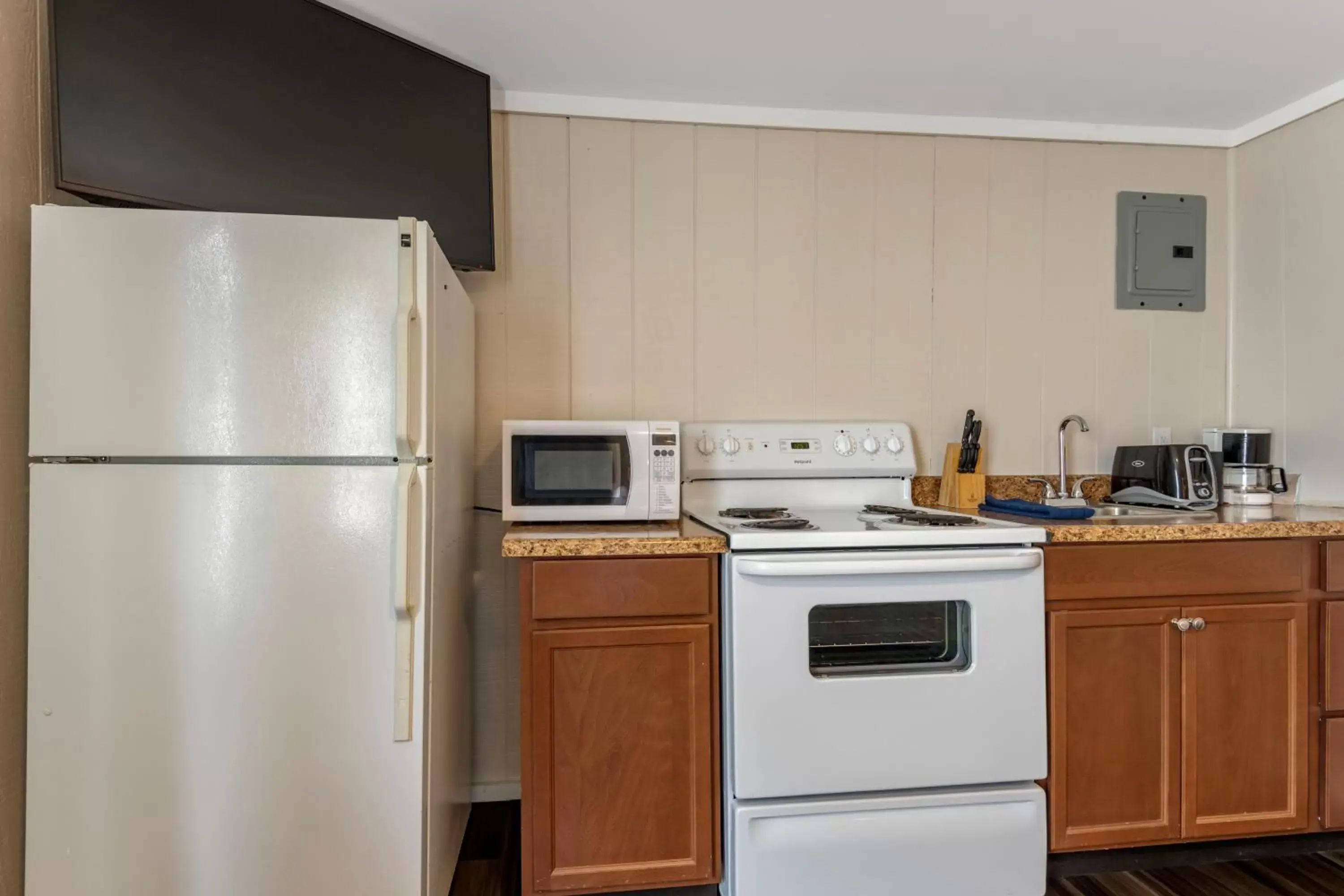 Kitchen or kitchenette, Kitchen/Kitchenette in Anchor Inn and Cottages Wells-Ogunquit