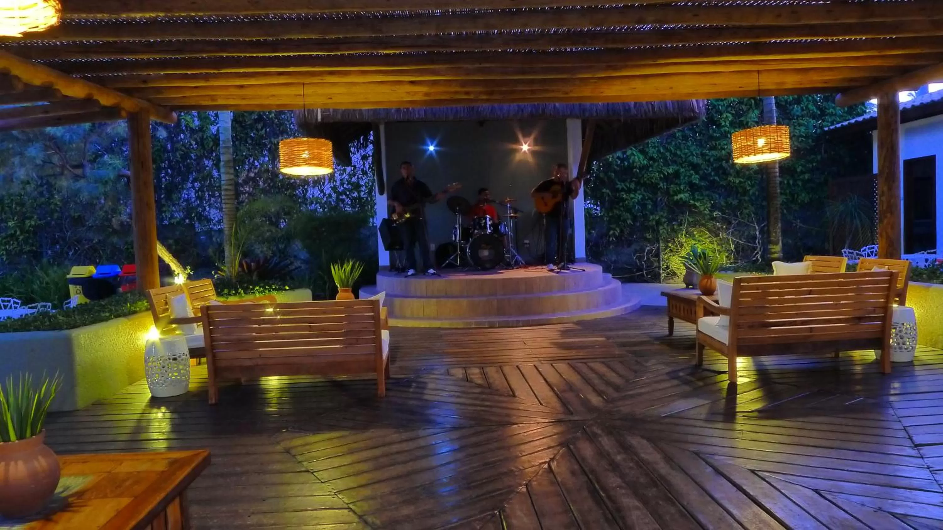 Evening entertainment in Sarana Praia Hotel