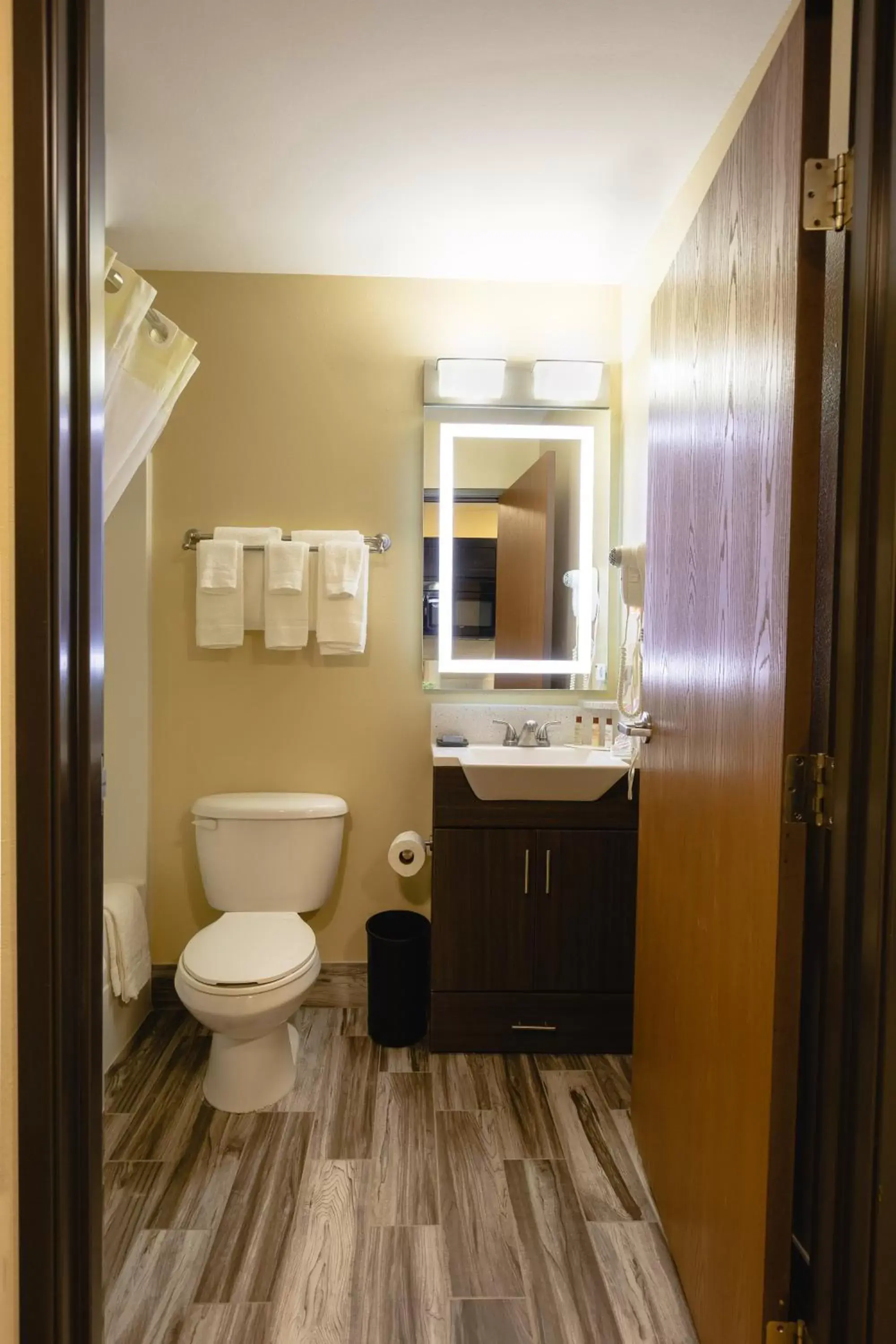 Bathroom in Hawthorn Extended Stay by Wyndham Saint Robert Bathroom in Hawthorn Extended Stay by Wyndham Saint Robert