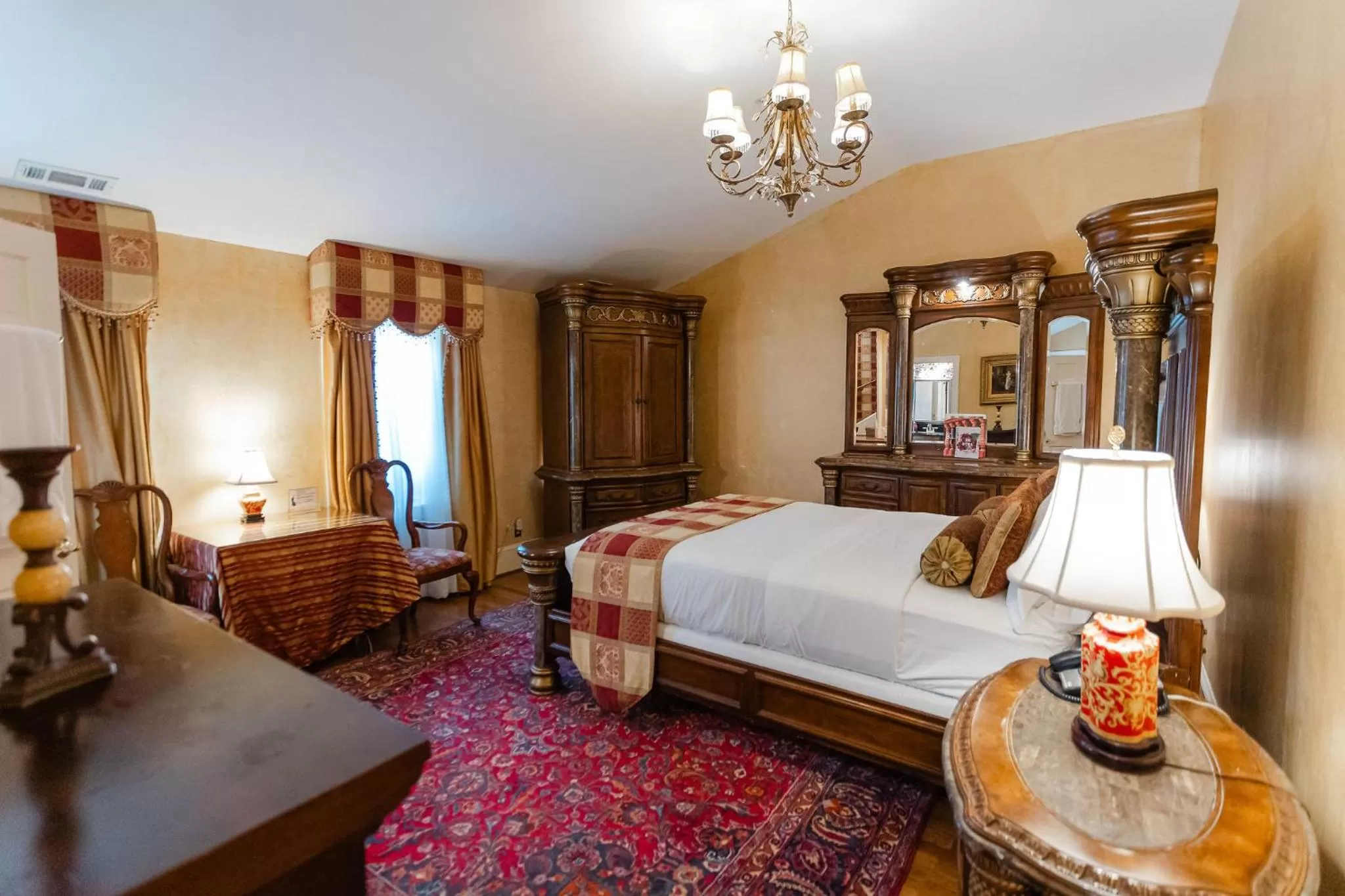 Bed in 1840s Carrollton Inn