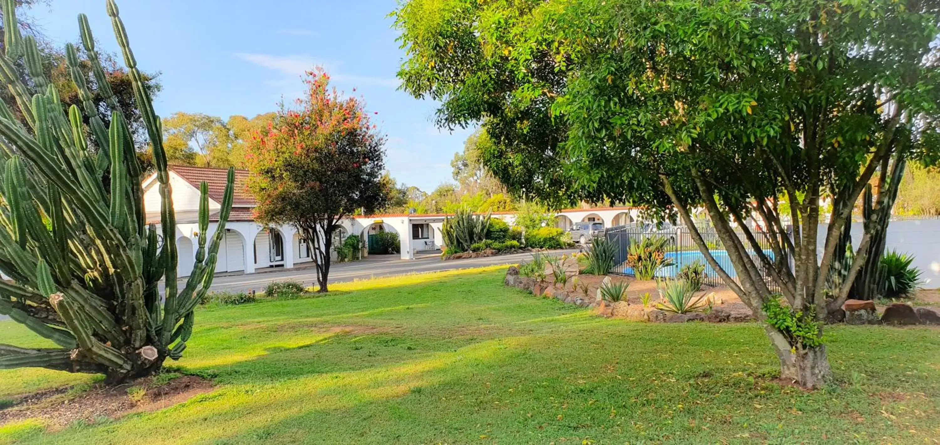 Property building, Garden in Azalea Motel