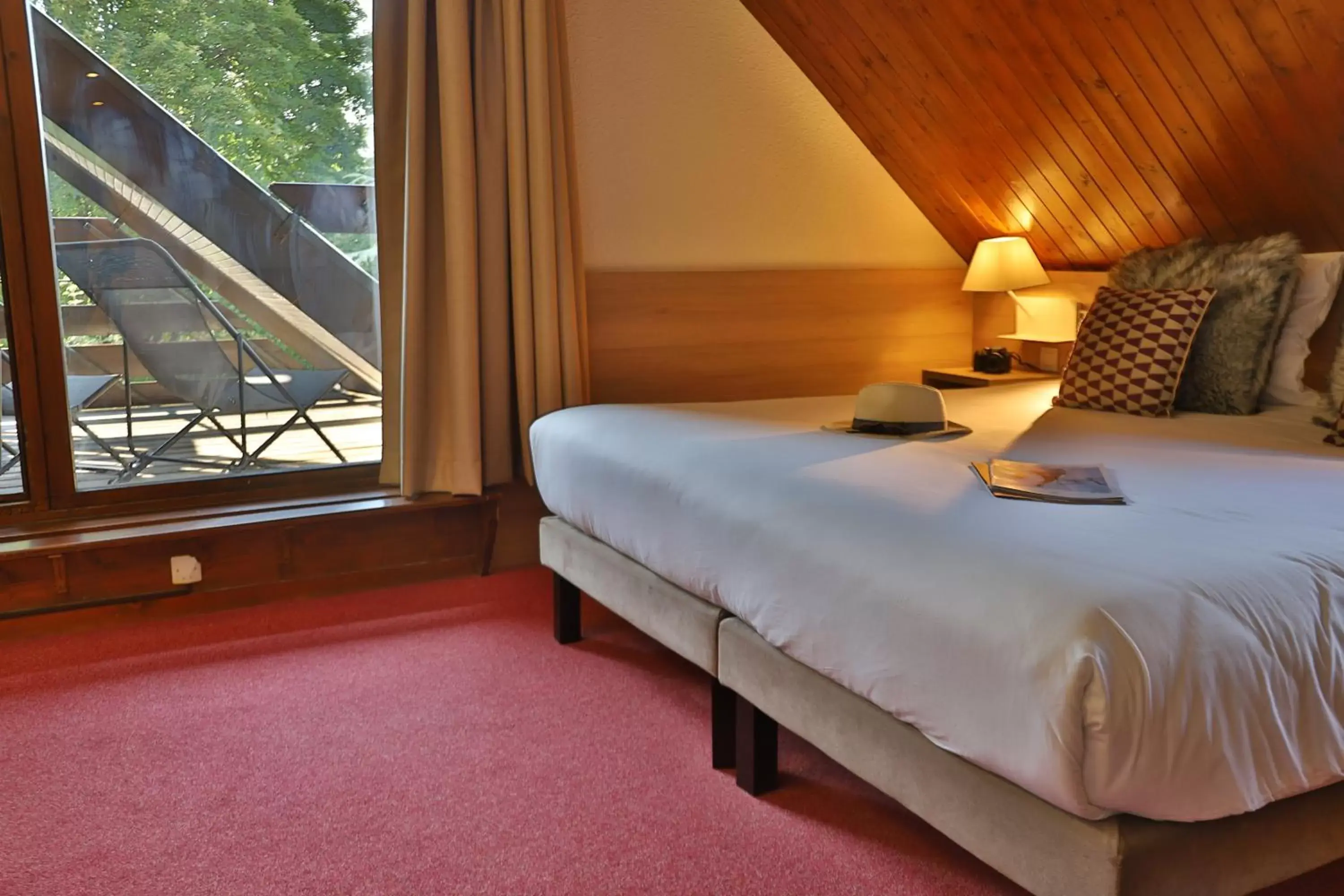 Bedroom, Bed in SOWELL HOTELS Mont Blanc et SPA
