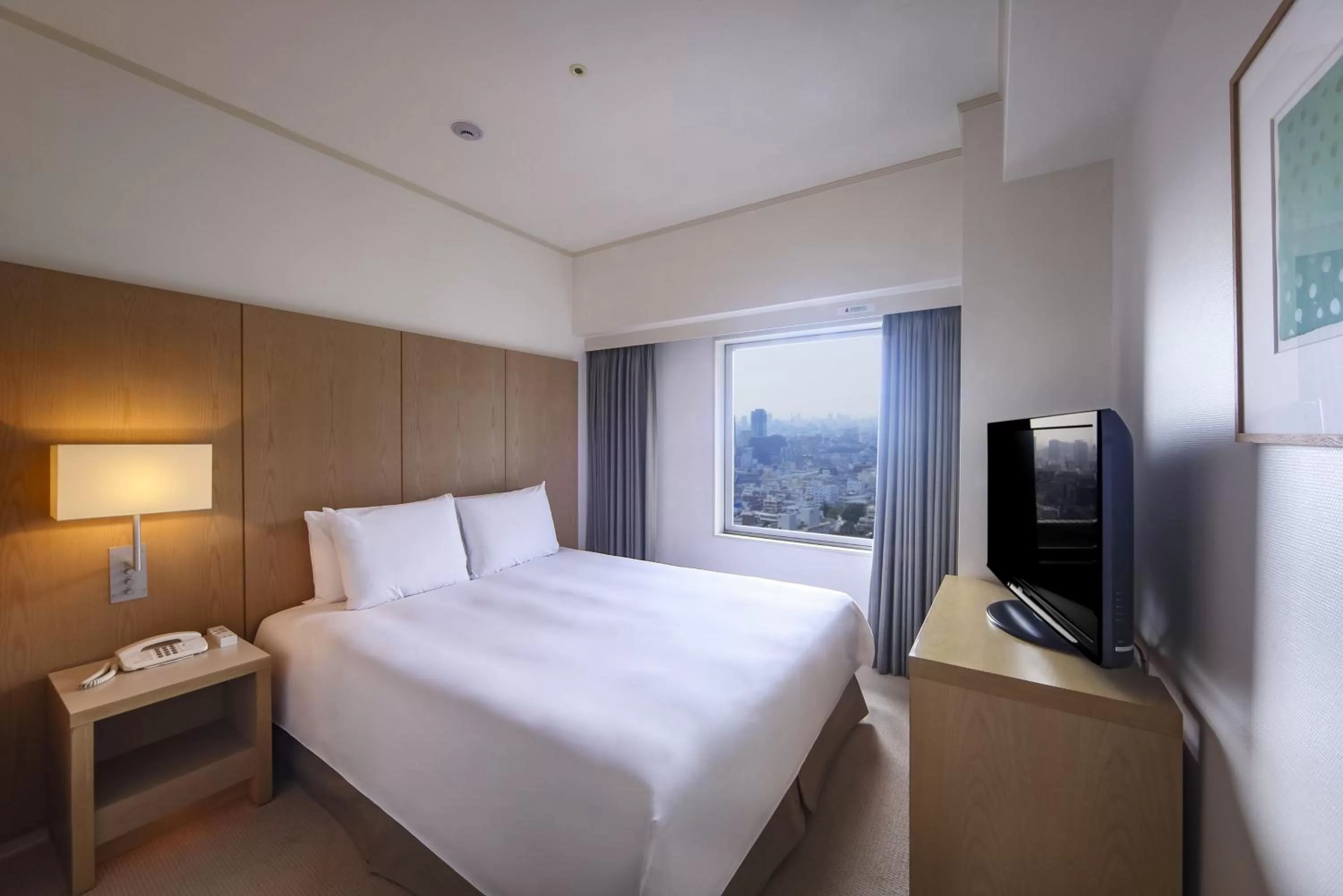 Photo of the whole room, Bed in ANA Crowne Plaza Kobe by IHG