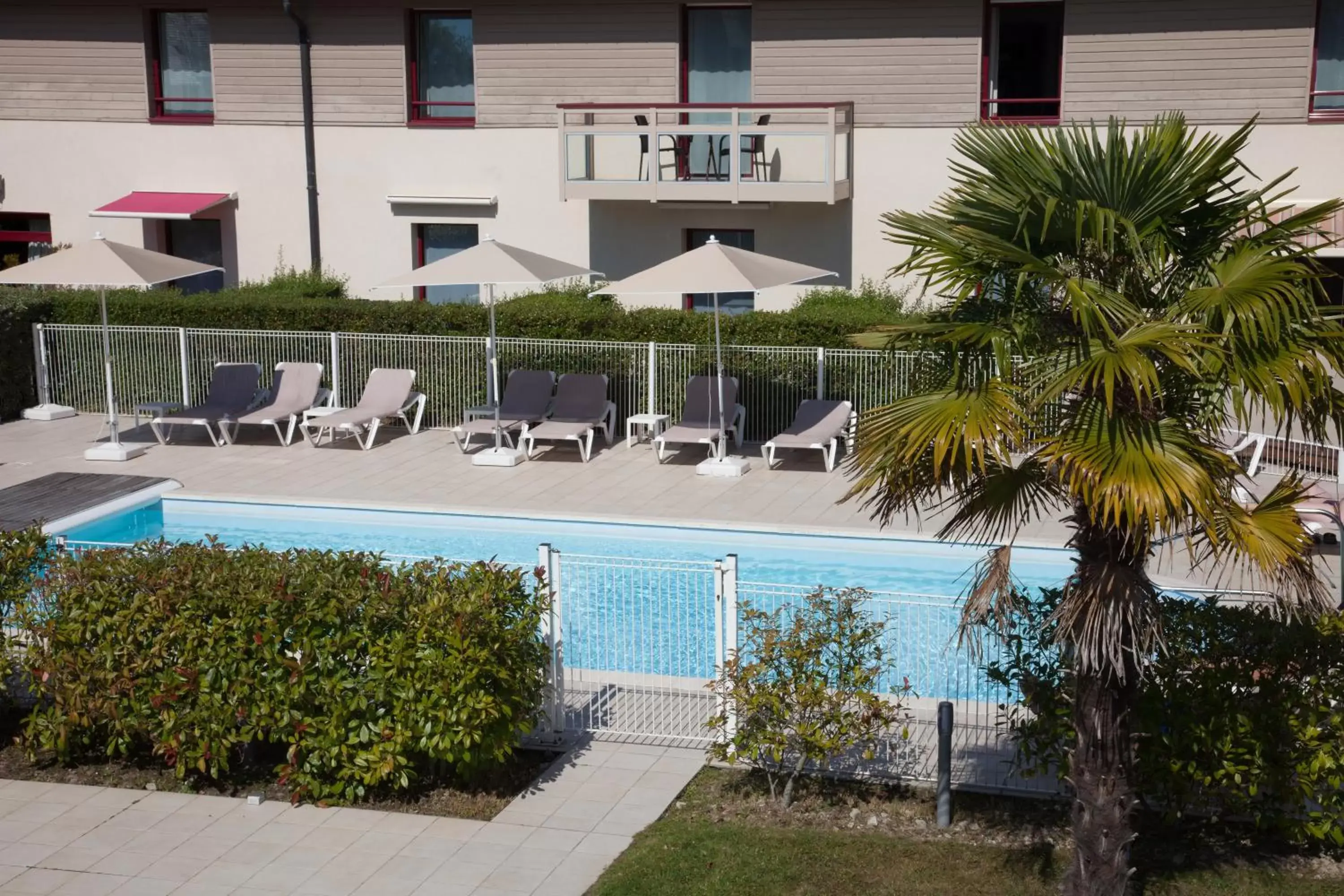 Swimming pool in Mercure Dinan Port Le Jerzual Swimming pool in Mercure Dinan Port Le Jerzual