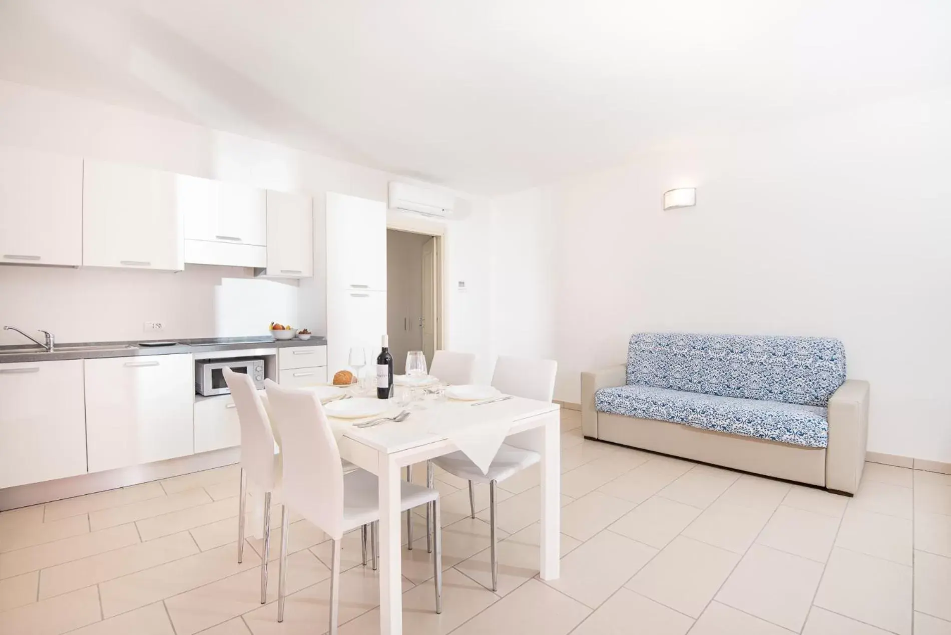 Kitchen or kitchenette, Dining Area in Residence Marina Salivoli