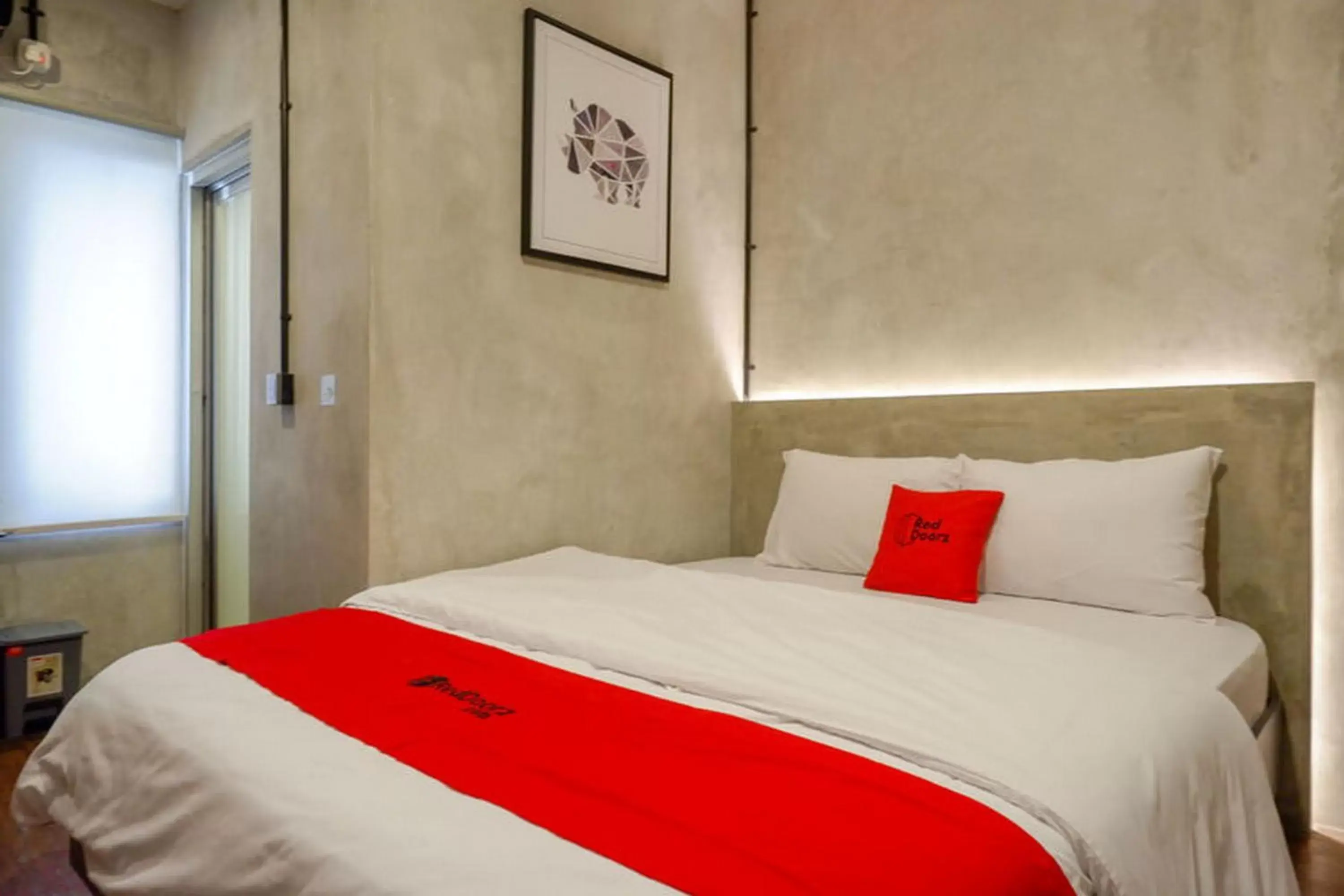 Bed in RedDoorz Plus near Kawasan Sam Poo Kong Semarang