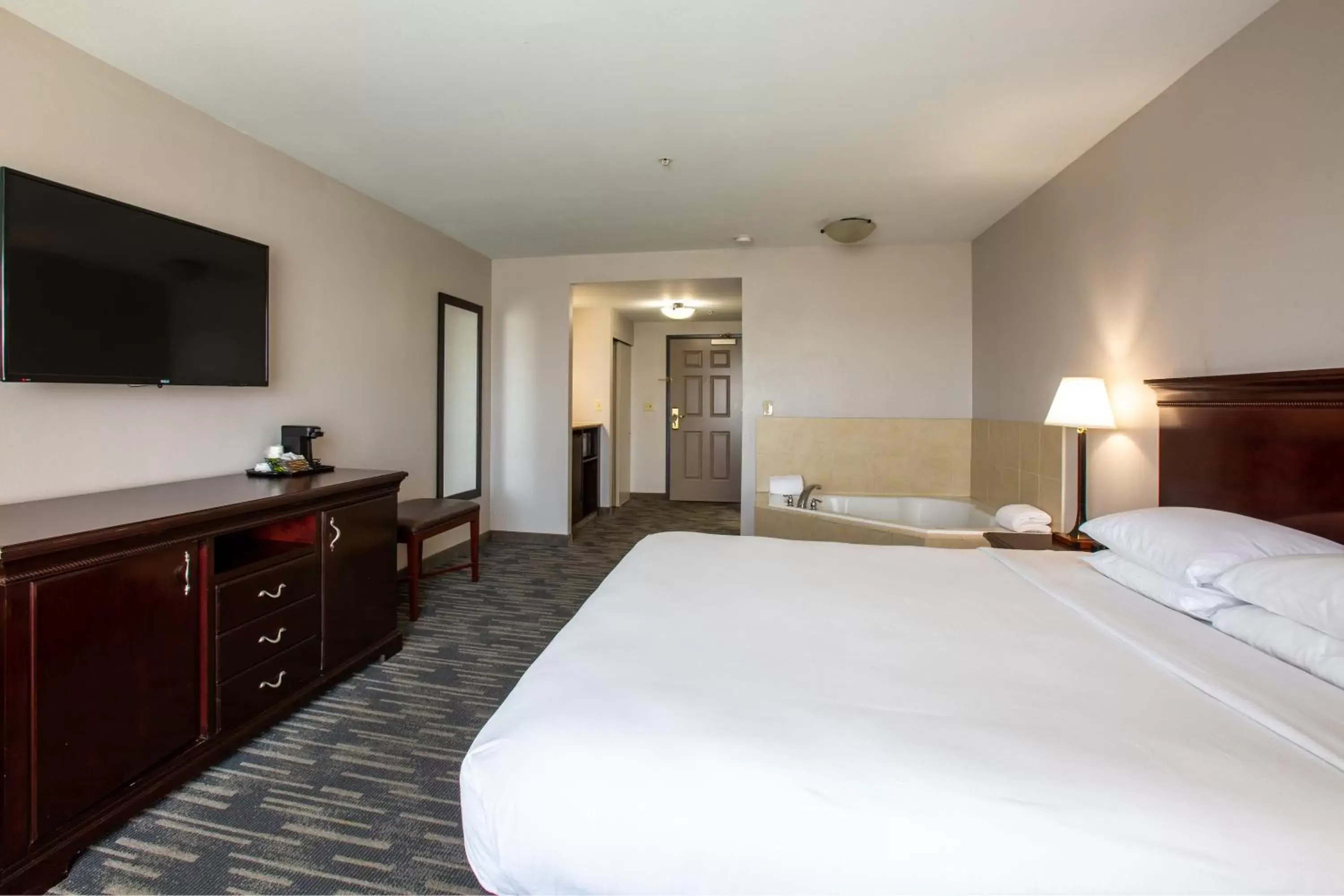 TV and multimedia, Bed in Country Inn & Suites by Radisson, Tucson City Center, AZ