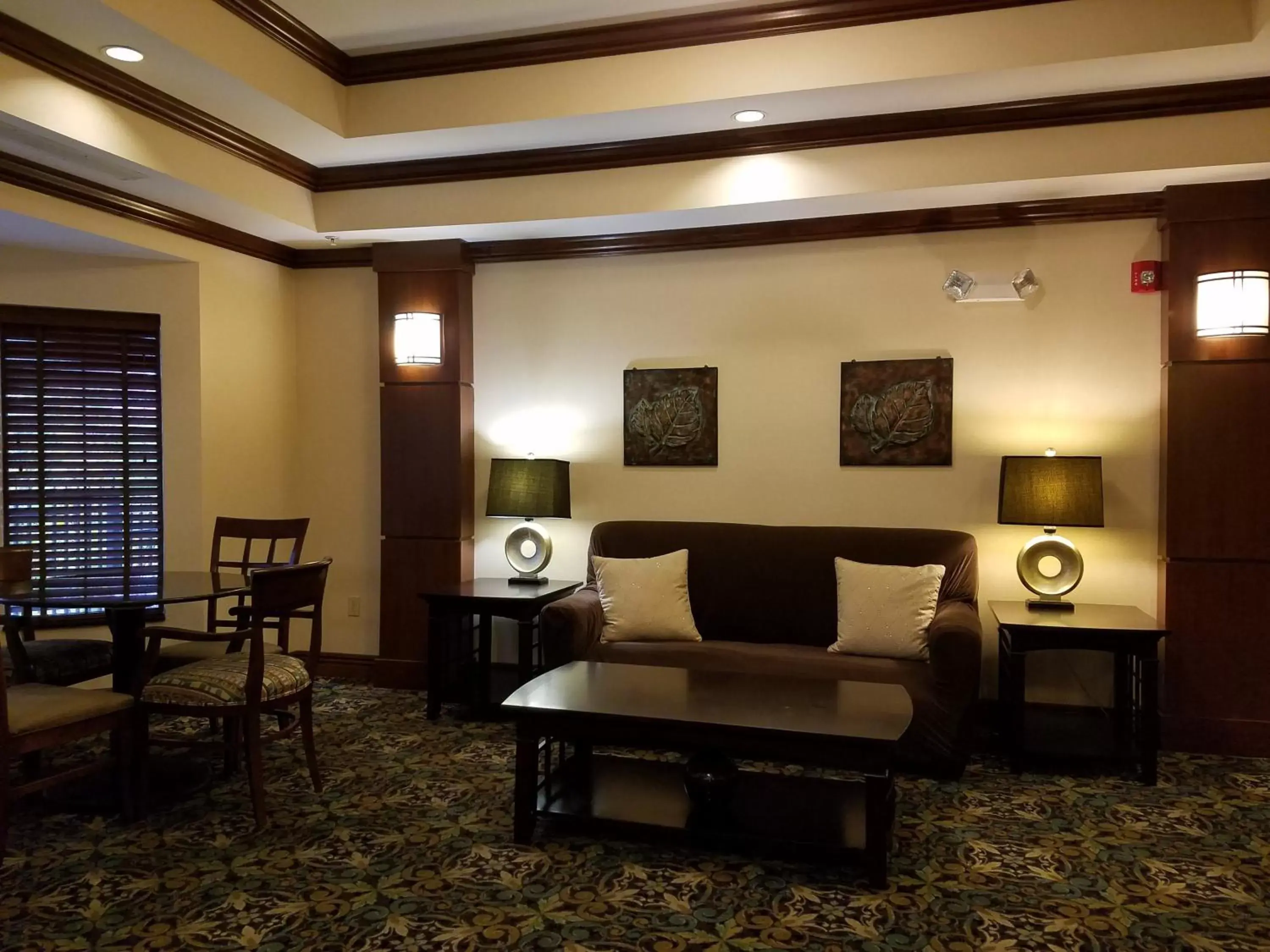 Lobby or reception, Seating Area in Staybridge Suites Rogers - Bentonville, an IHG Hotel