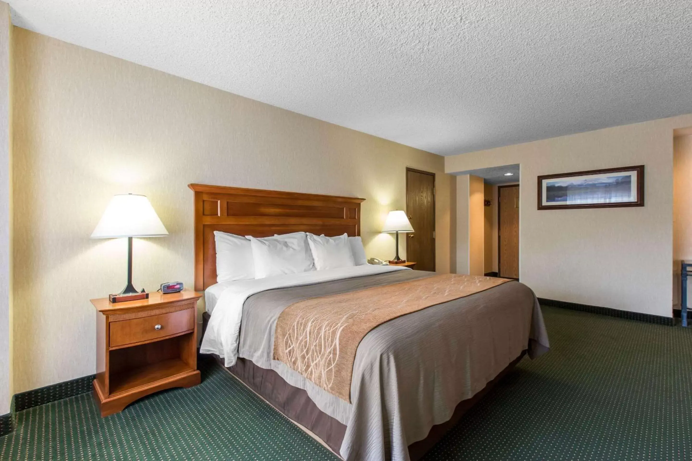 Photo of the whole room, Bed in Comfort Inn Near Vail Beaver Creek