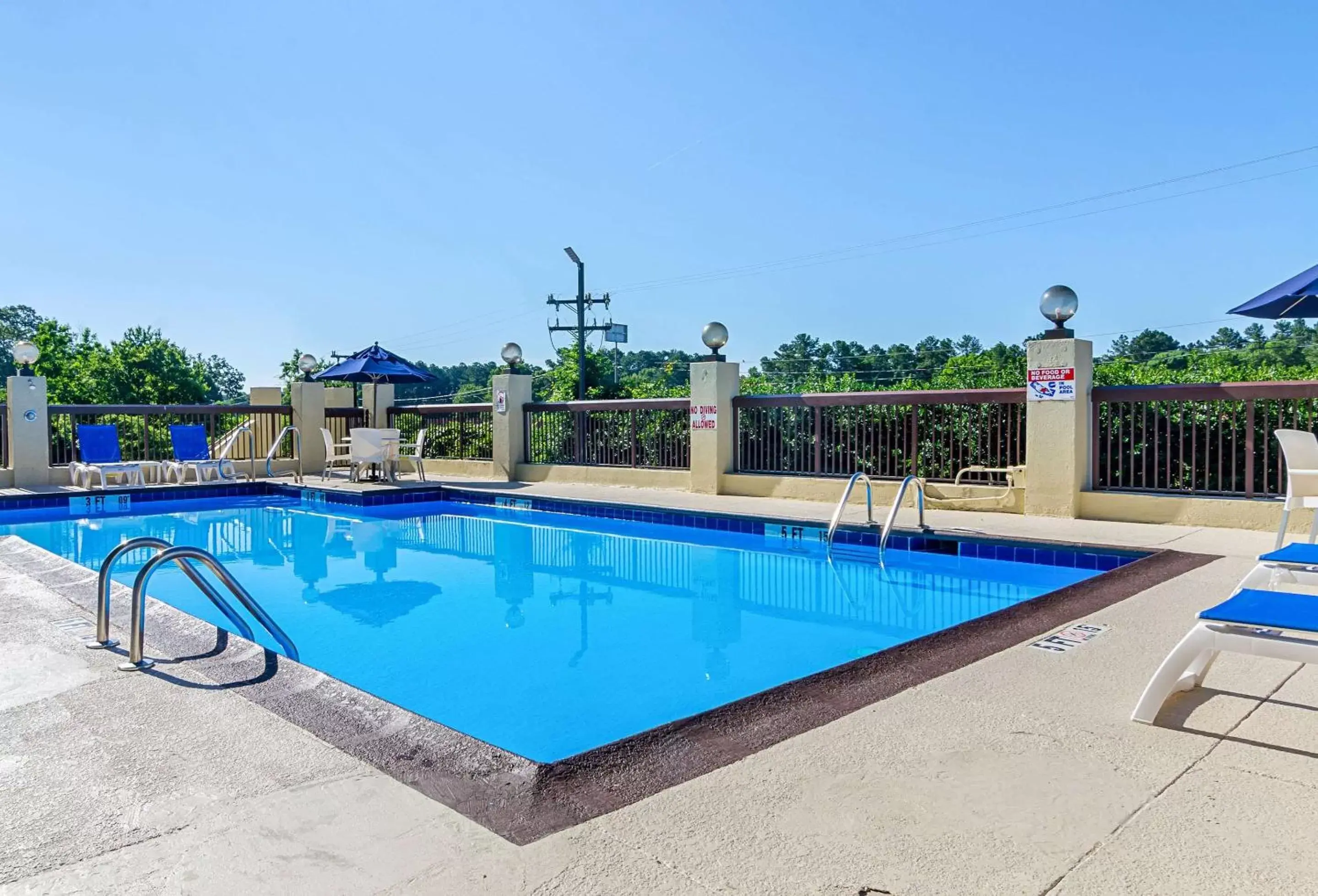 On site, Swimming Pool in Comfort Inn & Suites Durham near Duke University