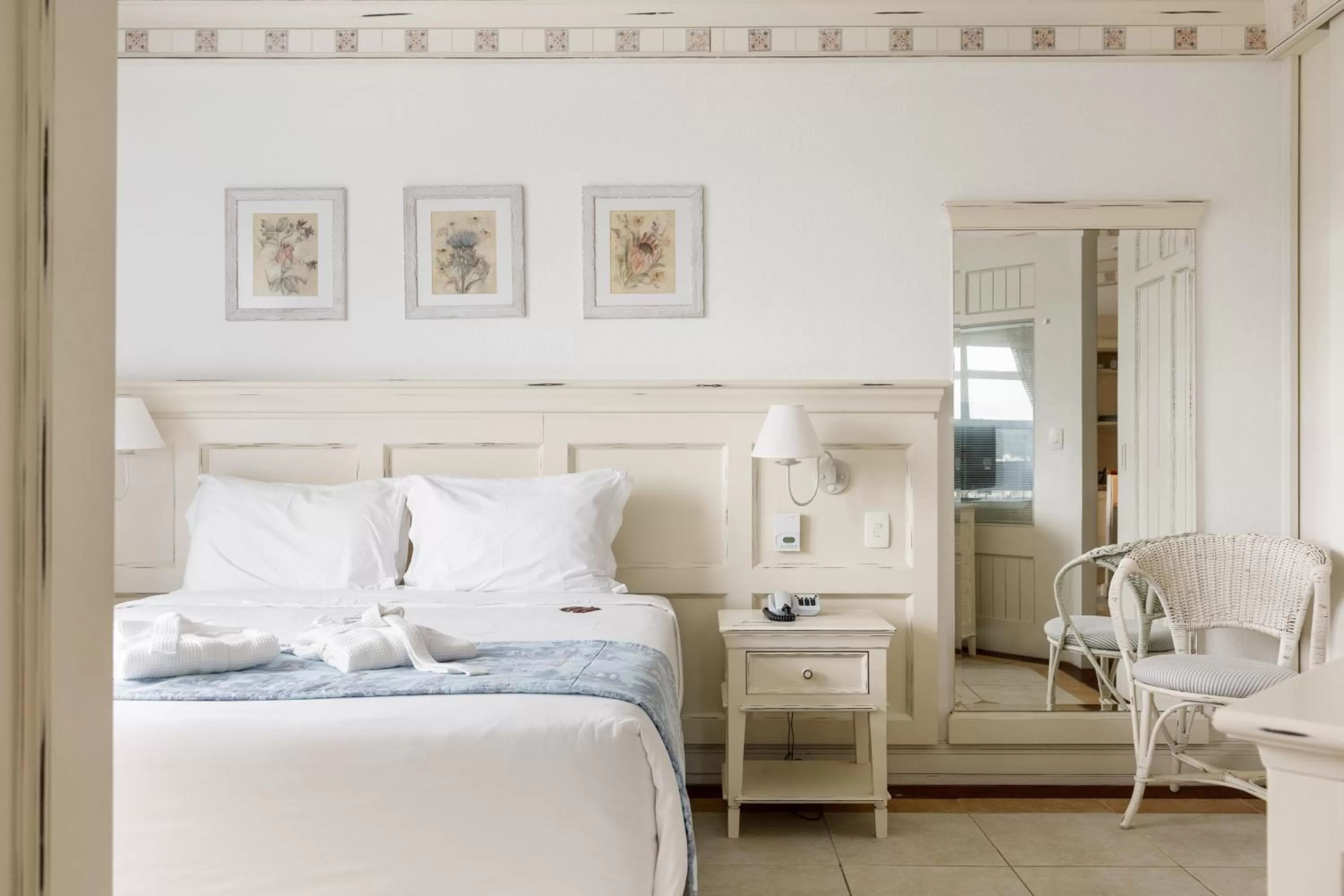 Photo of the whole room, Bed in IL Campanário Villaggio Resort Suites - Jurerê Internacional