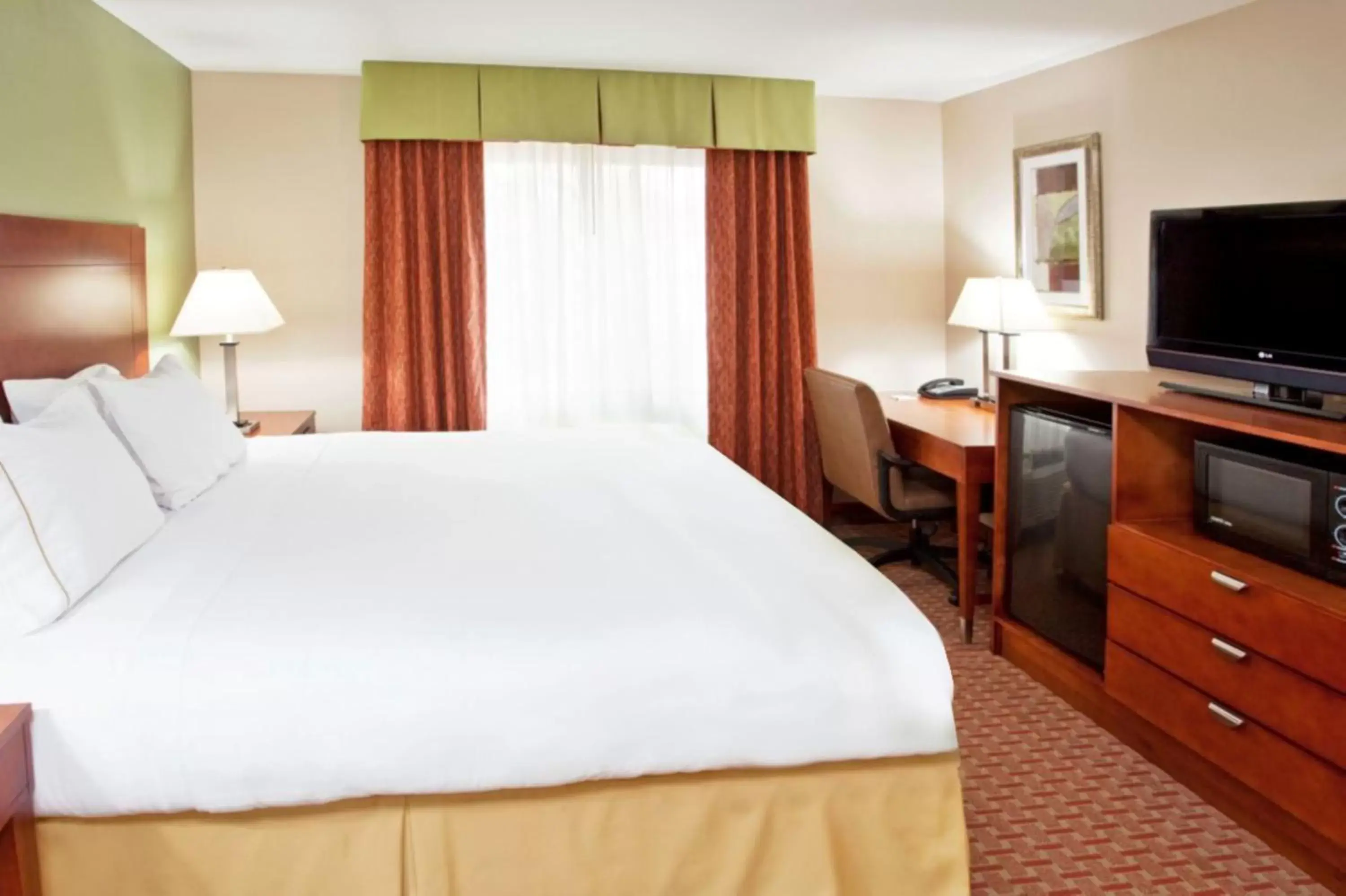 Photo of the whole room, Bed in Holiday Inn Express & Suites Niagara Falls, an IHG Hotel