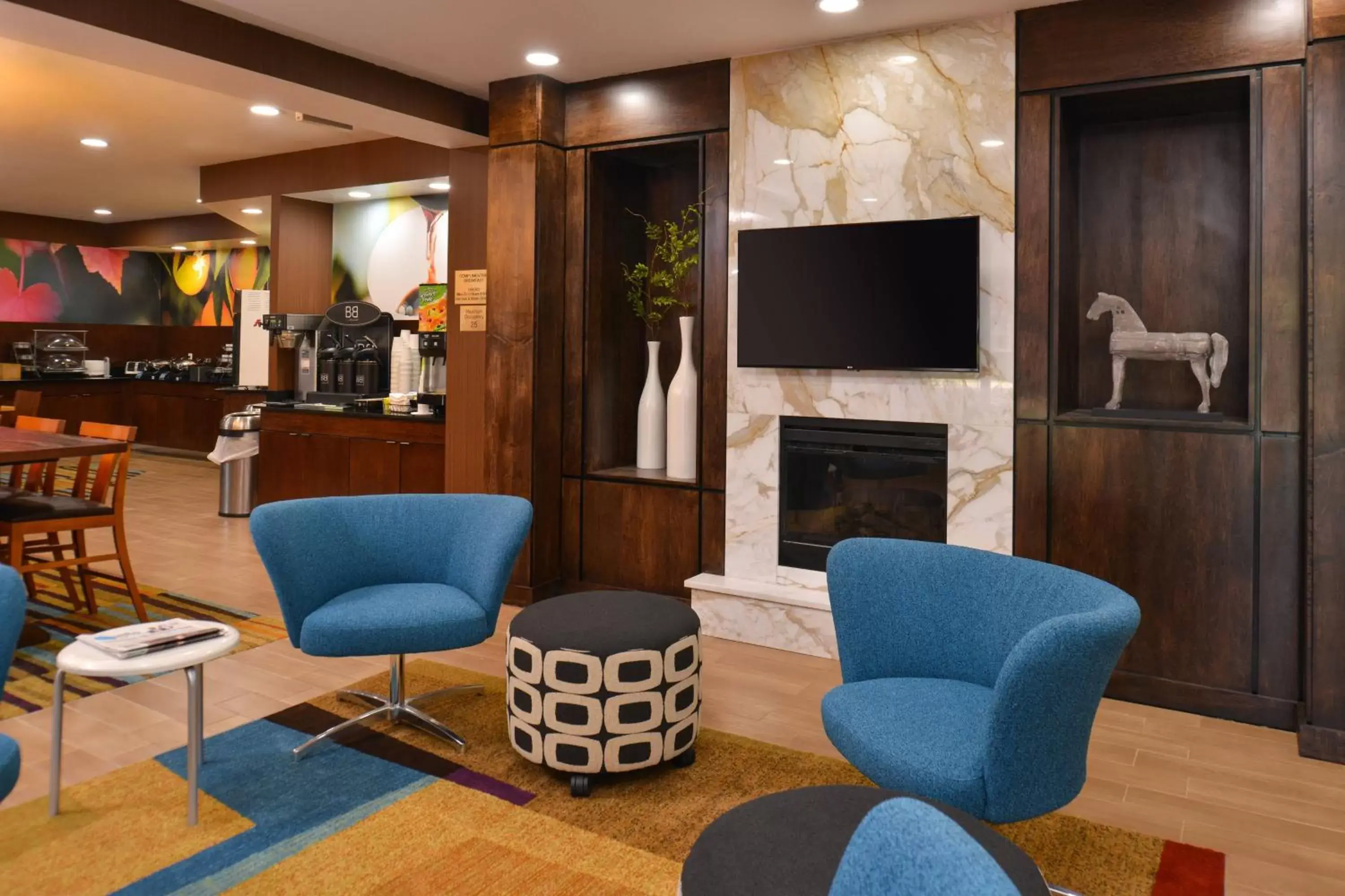 Lobby or reception, Seating Area in Fairfield Inn & Suites Louisville North