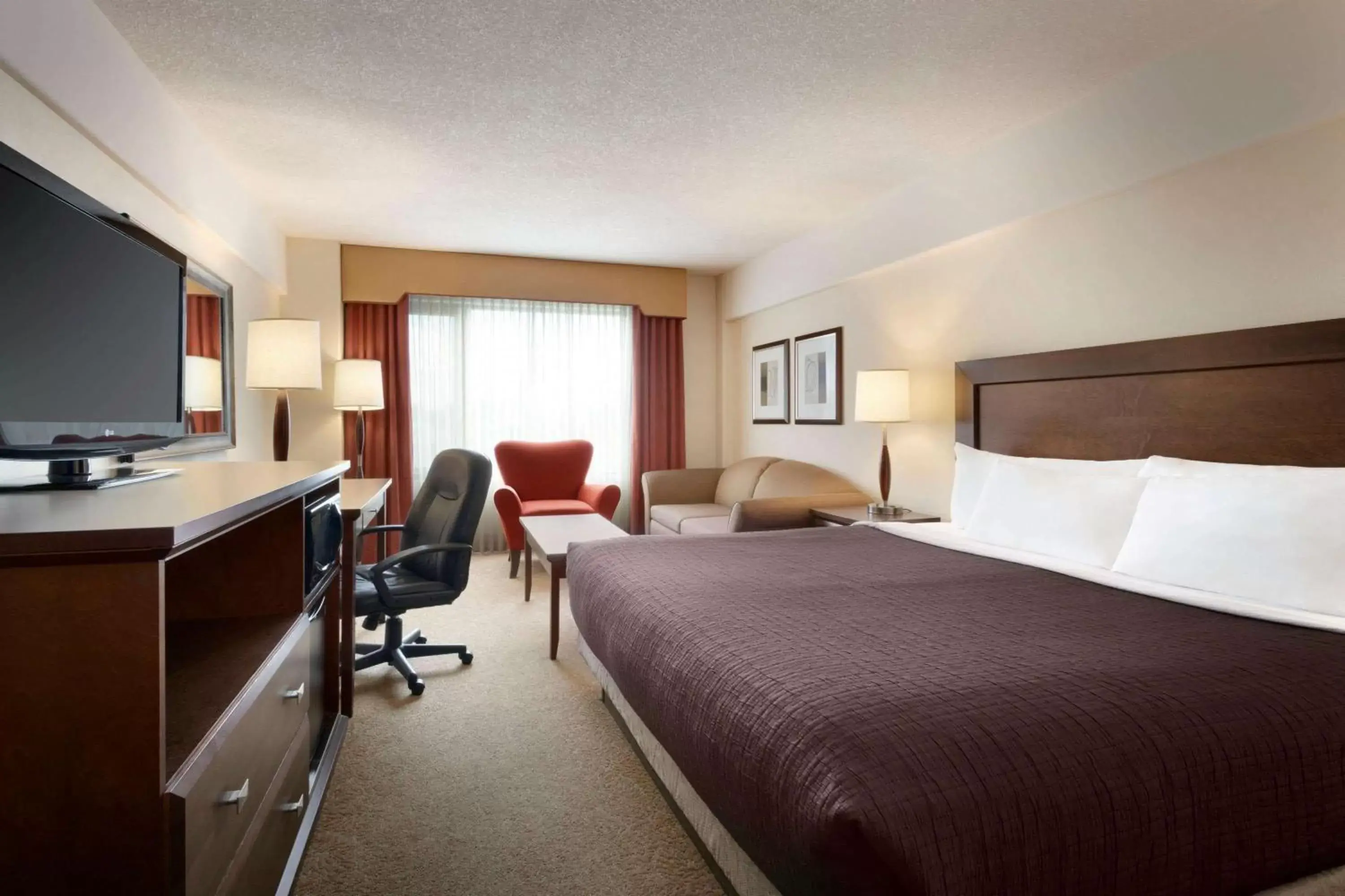 Photo of the whole room in Travelodge Hotel by Wyndham Saskatoon