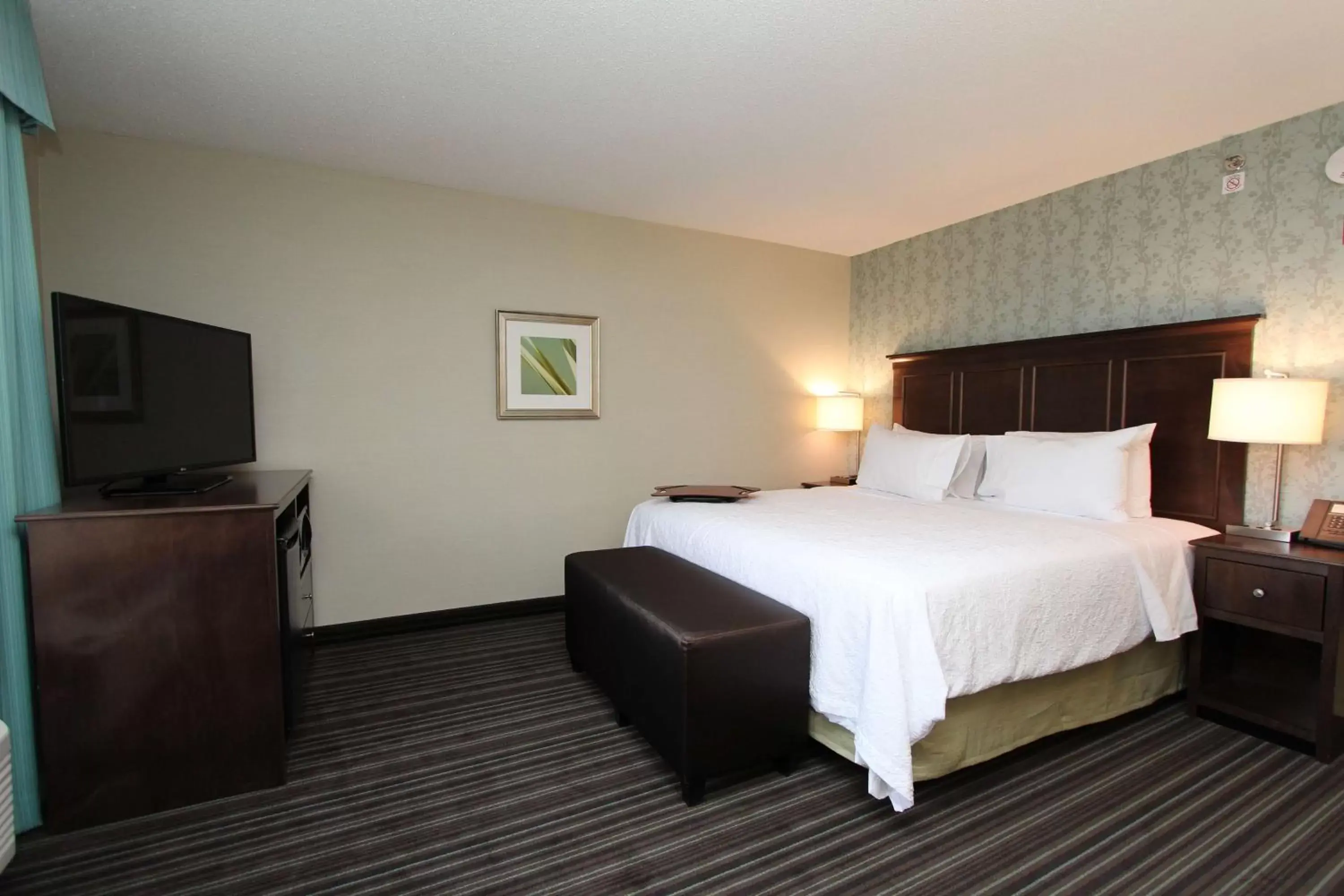 Bed in Hampton Inn & Suites by Hilton St. John's Airport