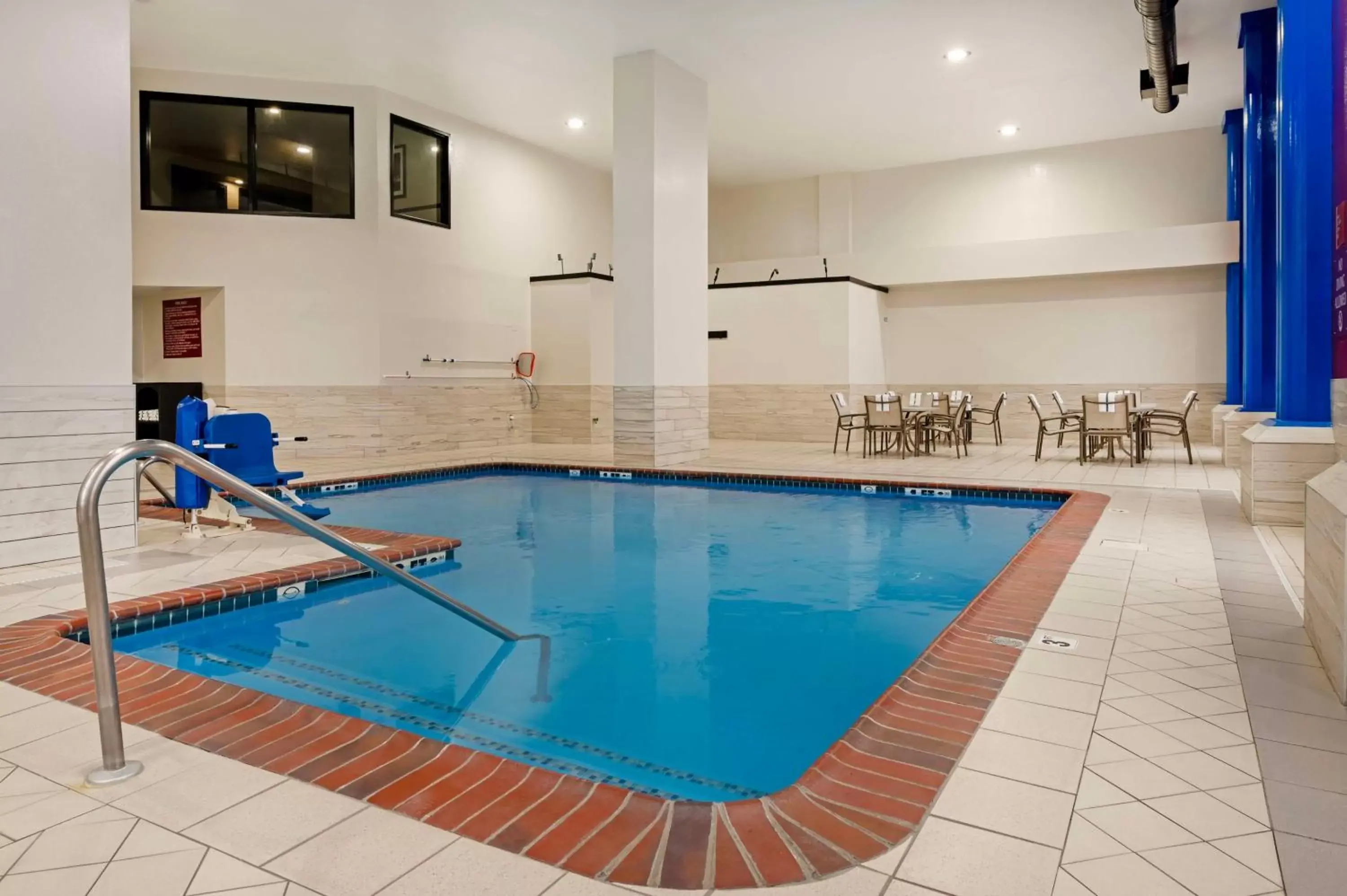 Pool view in Best Western Plus Greenwood Indy South Inn Pool view in Best Western Plus Greenwood Indy South Inn