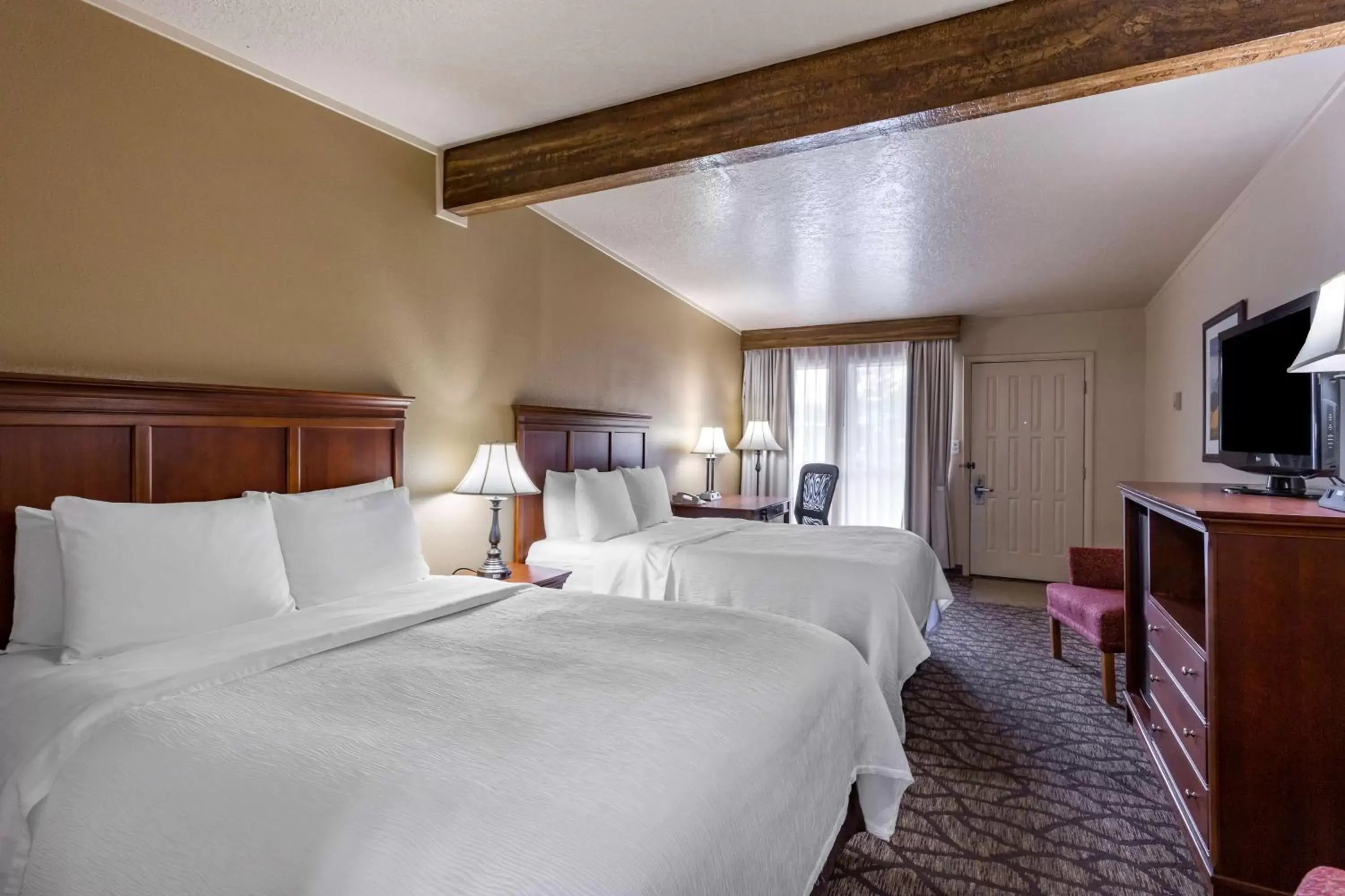 Bed in Best Western Dunmar Inn Bed in Best Western Dunmar Inn