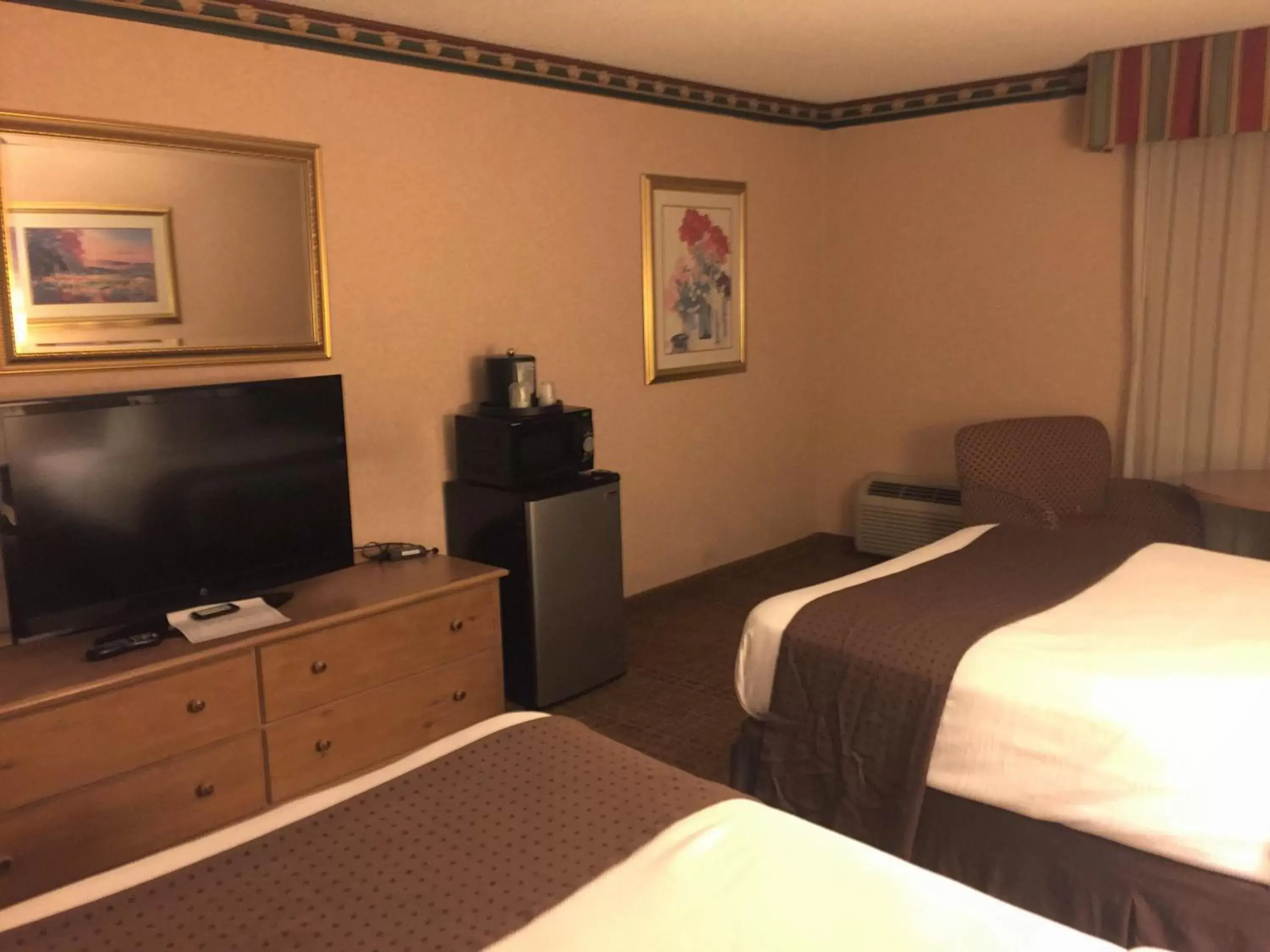 Photo of the whole room, Bed in Americas Best Value Inn & Suites-Boise