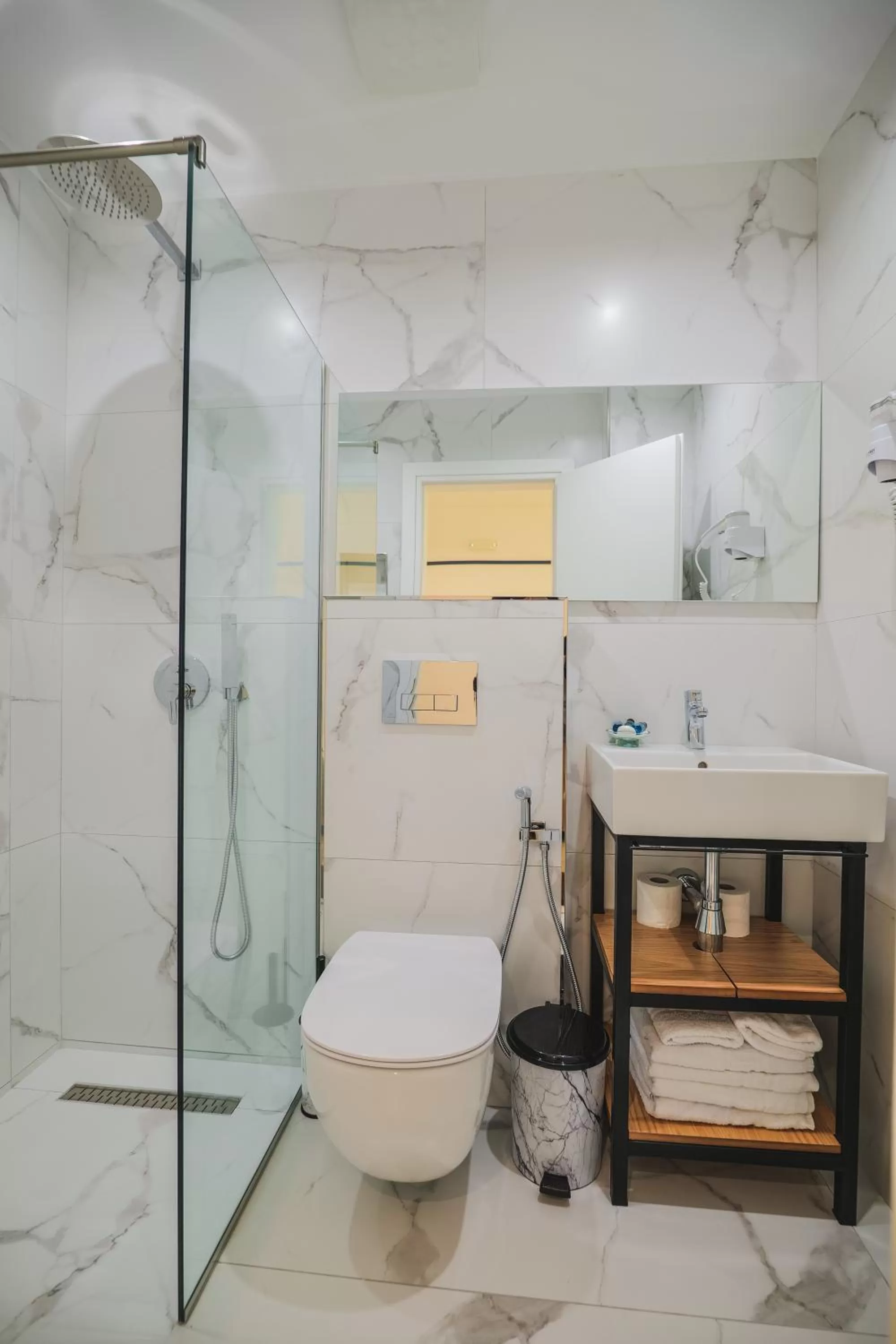 Shower in Hotel Piccolino