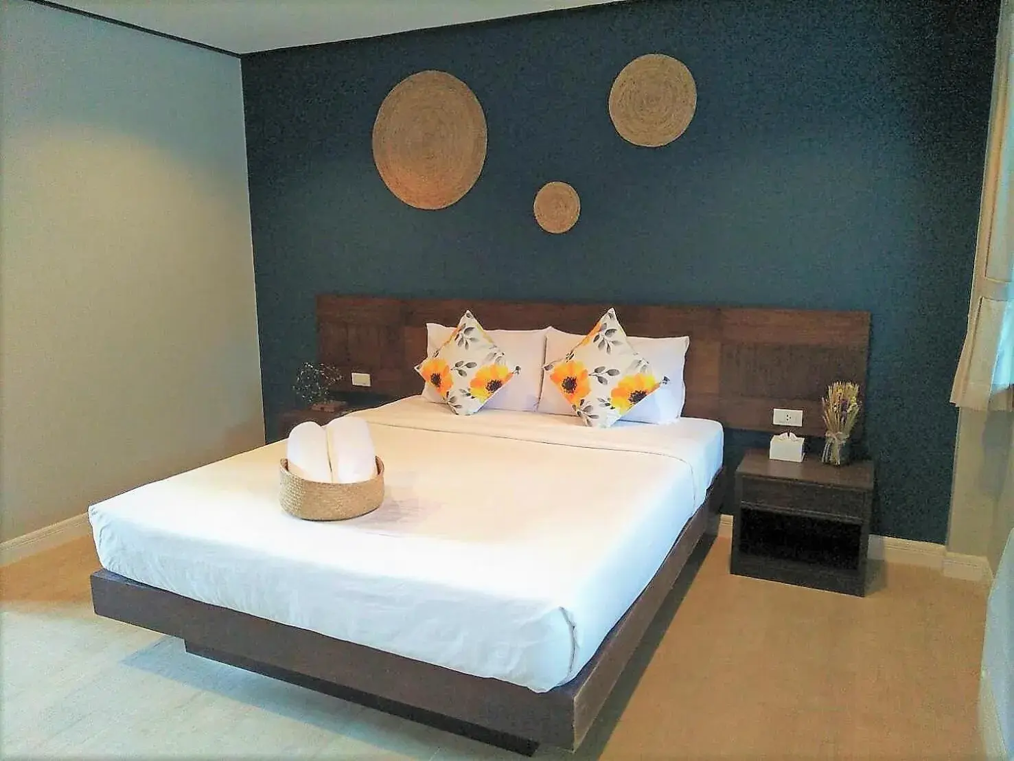 Bed in Let's Hyde Pattaya Resort & Villas - Pool Cabanas
