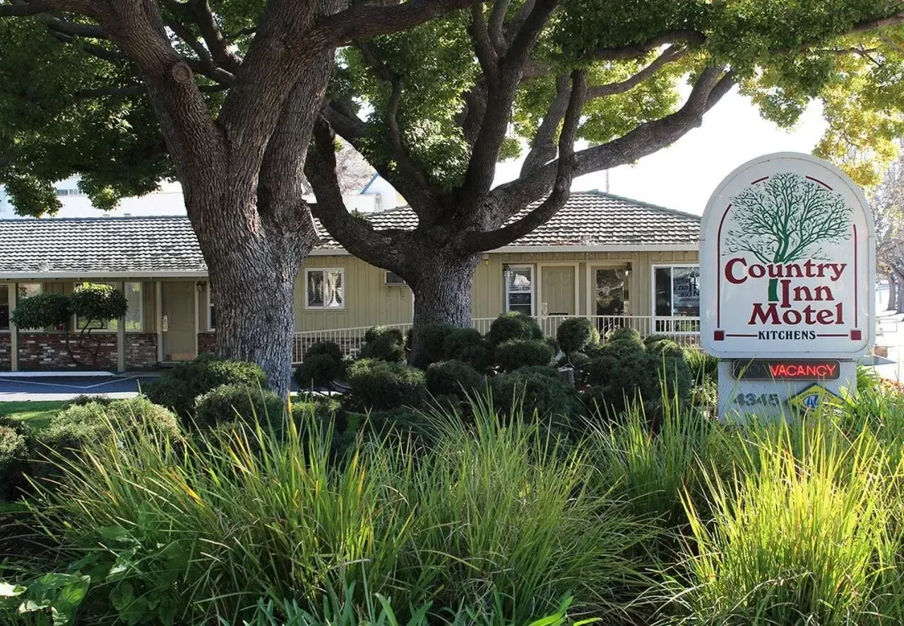 Property Building in Country Inn Motel