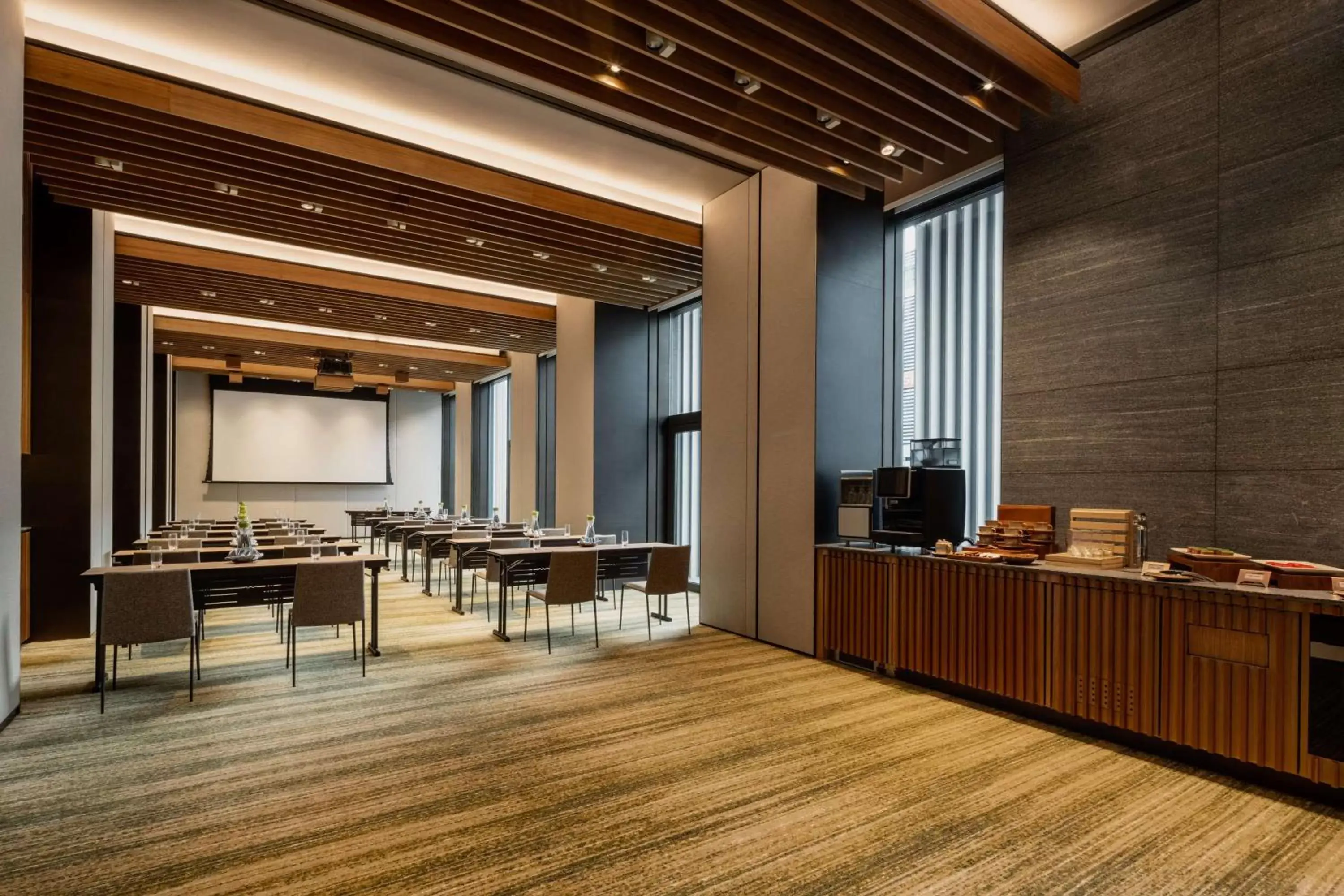 Meeting/conference room, Restaurant/Places to Eat in Hyatt Centric Kota Kinabalu