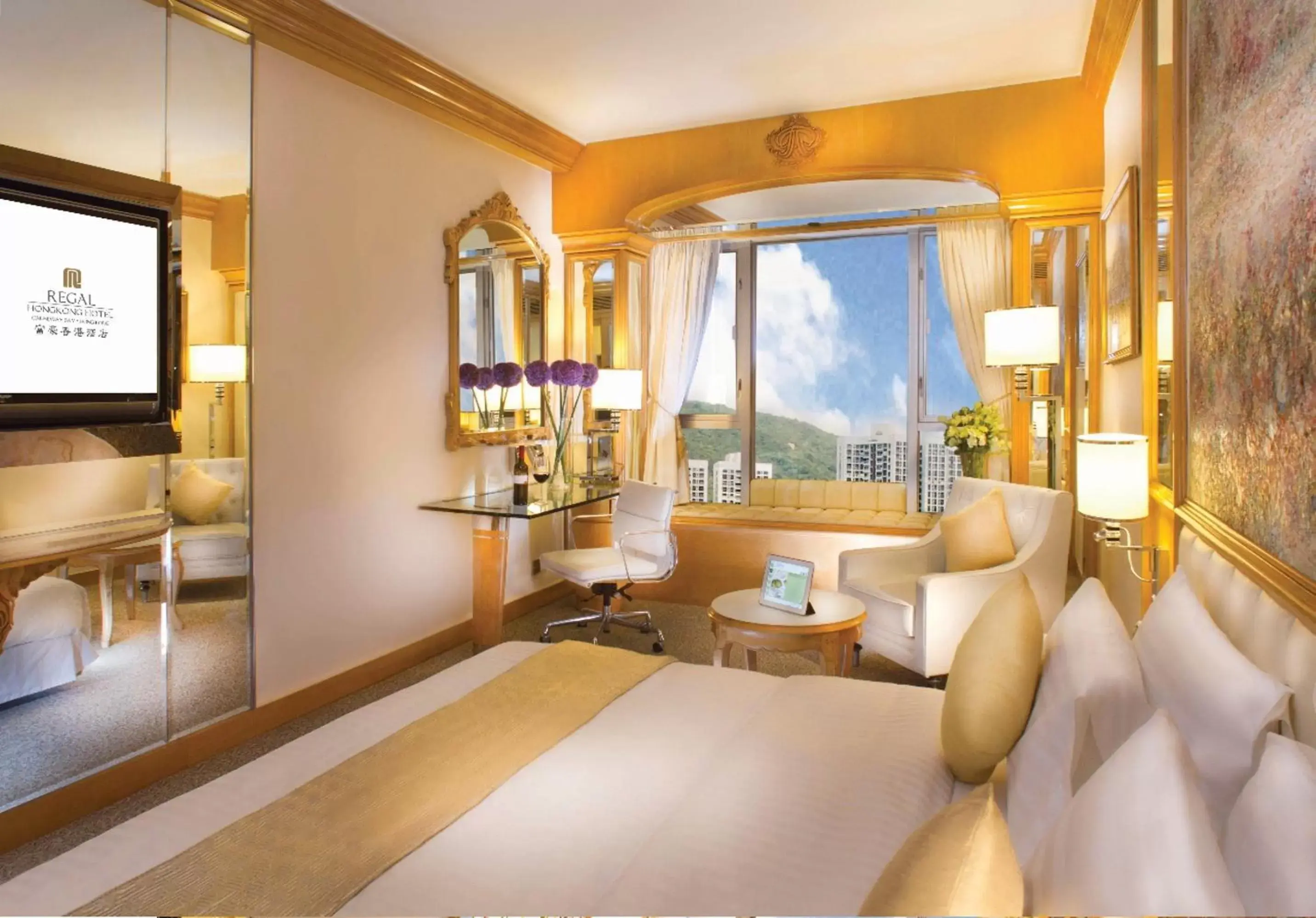 Bedroom in Regal Hongkong Hotel