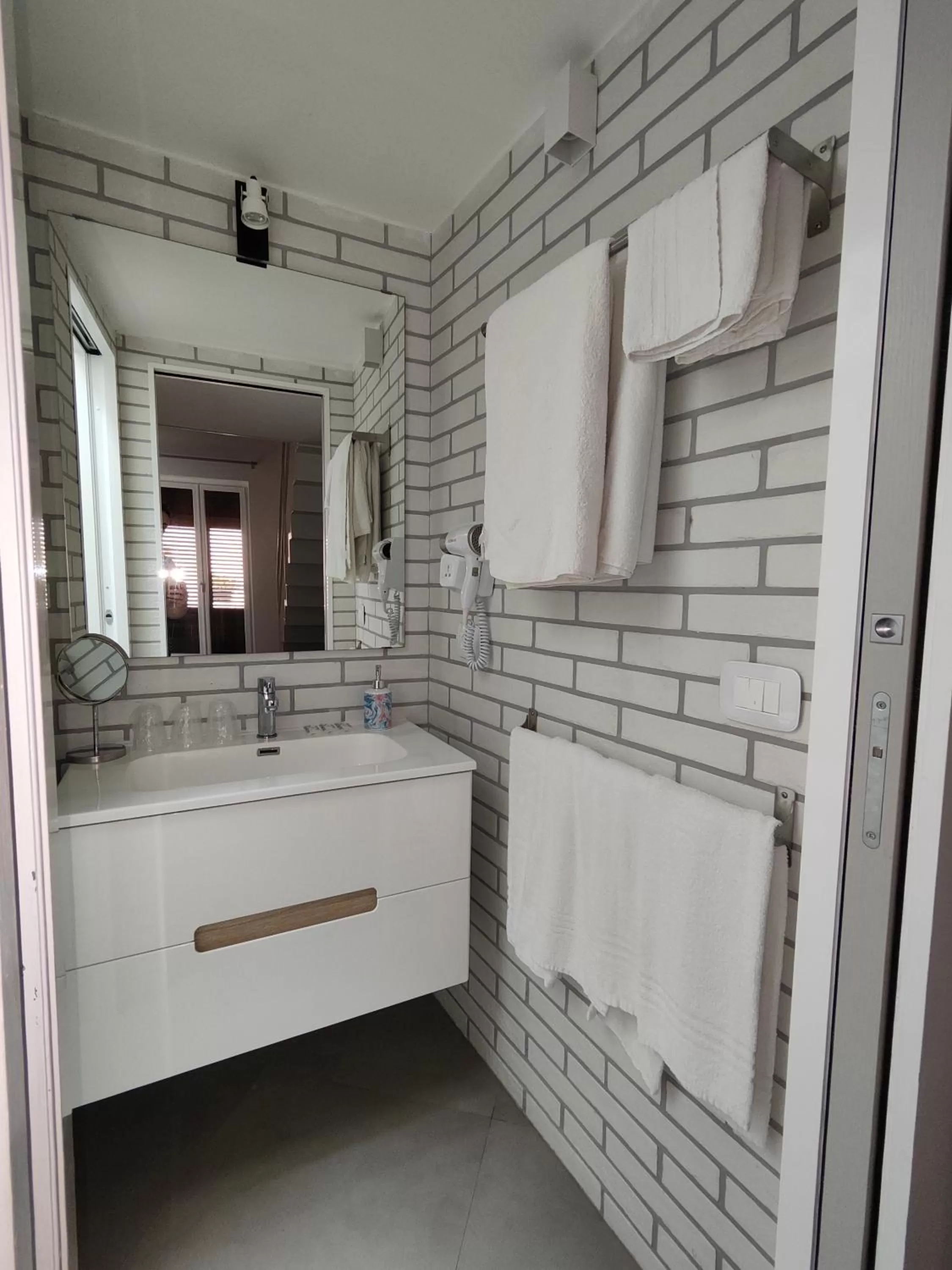 Bathroom in San Francesco Rooms and Apartment with Terrace in Palermo Locazione Turistica