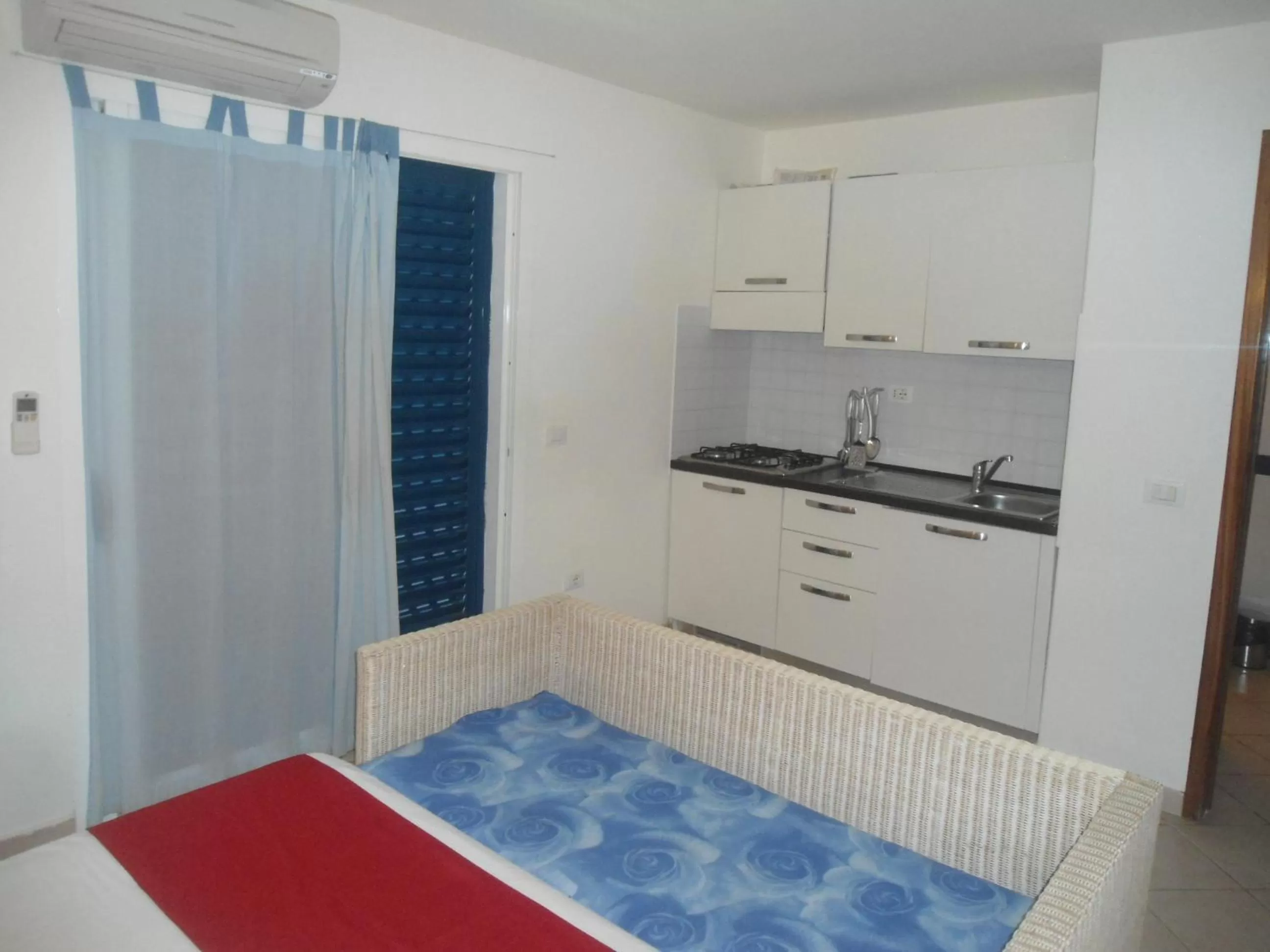 Bed, Kitchen/Kitchenette in Leme Bedje Residence