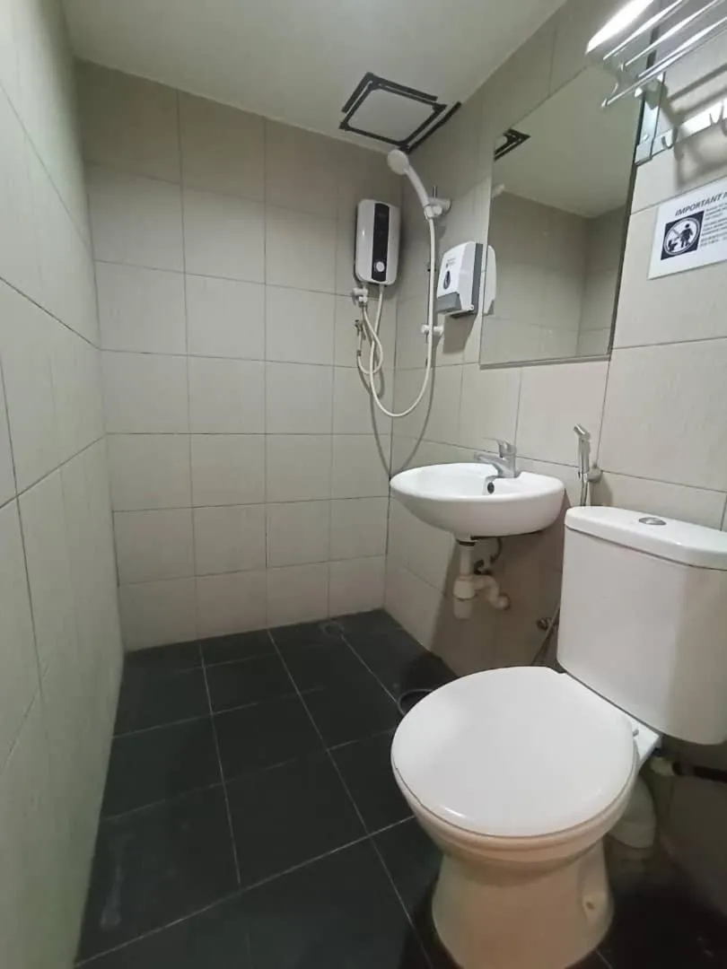 Shower in One Point Hotel