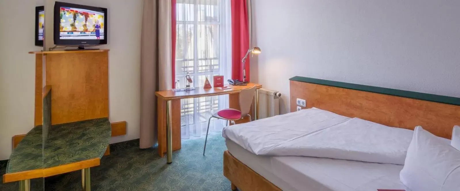 Photo of the whole room, Bed in das seidl - Hotel & Tagung - München West