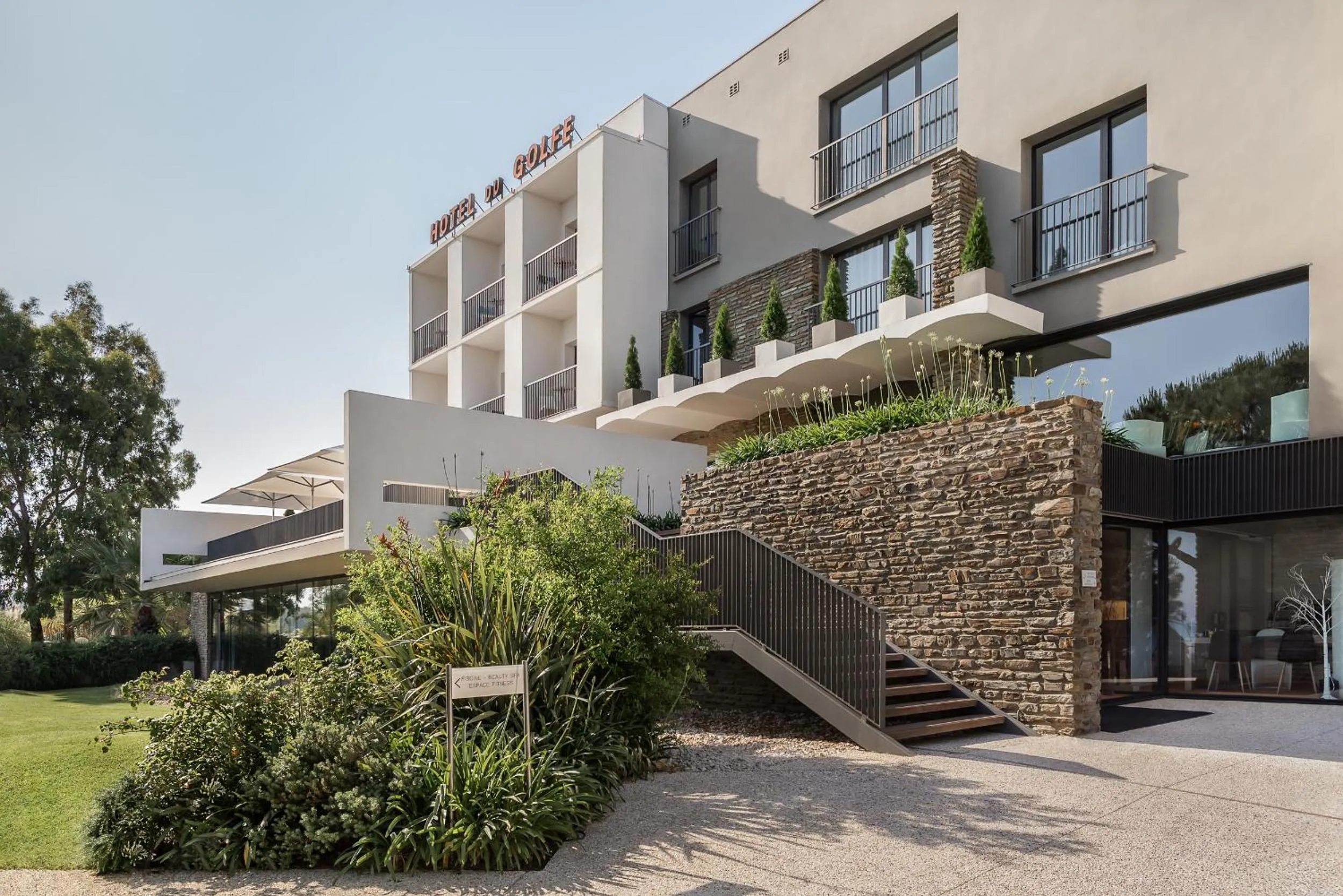 Property building in Grand Hotel Du Golfe - Spa & Restaurant