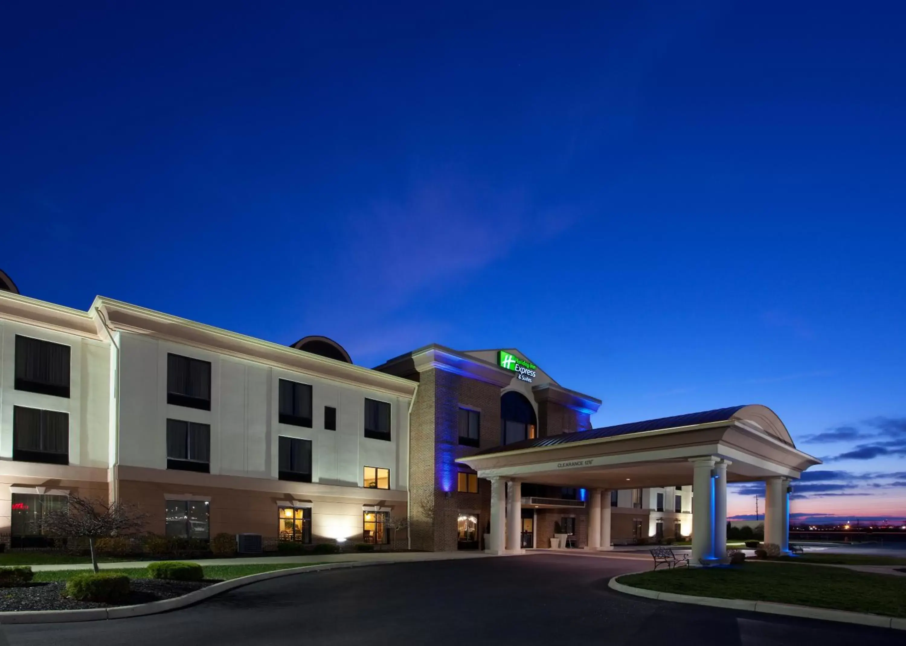 Property Building in Holiday Inn Express Hotel & Suites Bowling Green, an IHG Hotel