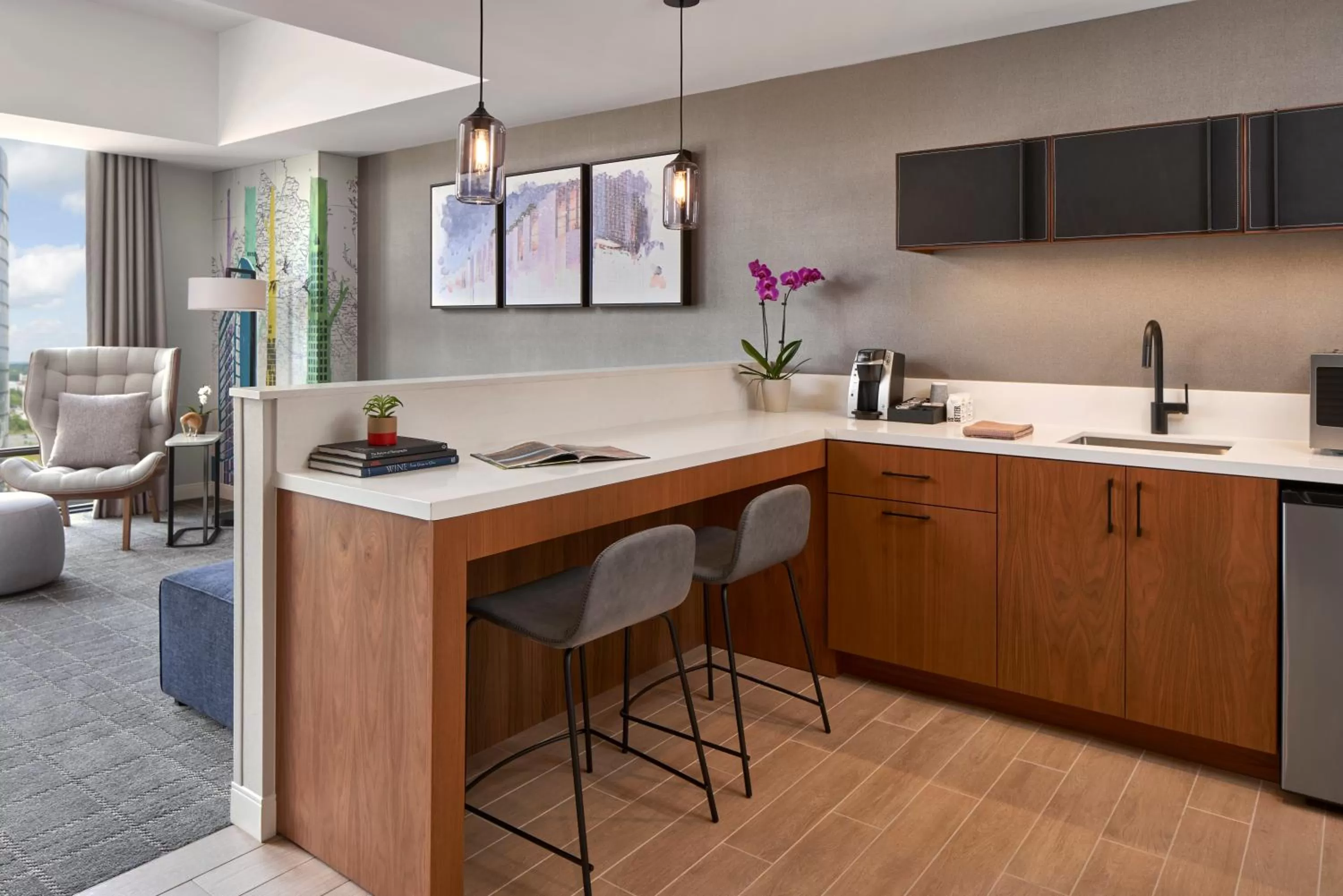 Kitchen or kitchenette in The Watermark Hotel