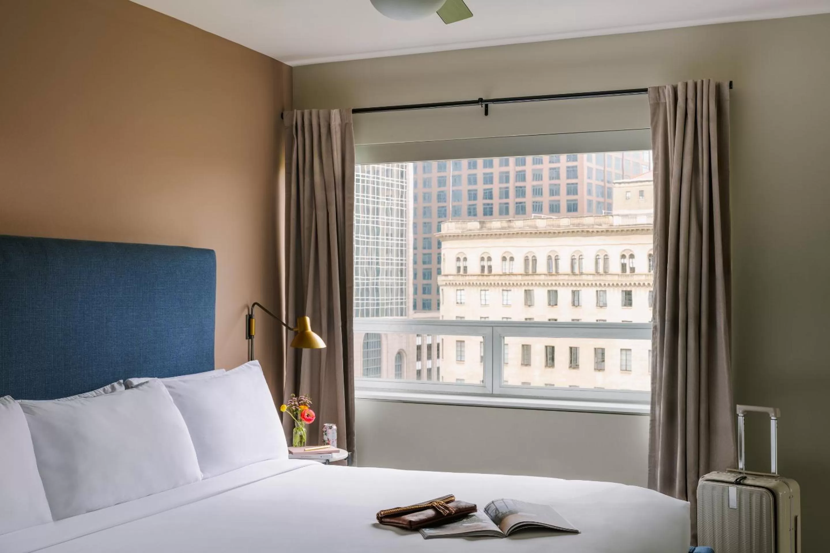 Queen Studio - Disability Access in Sonder at Commerce