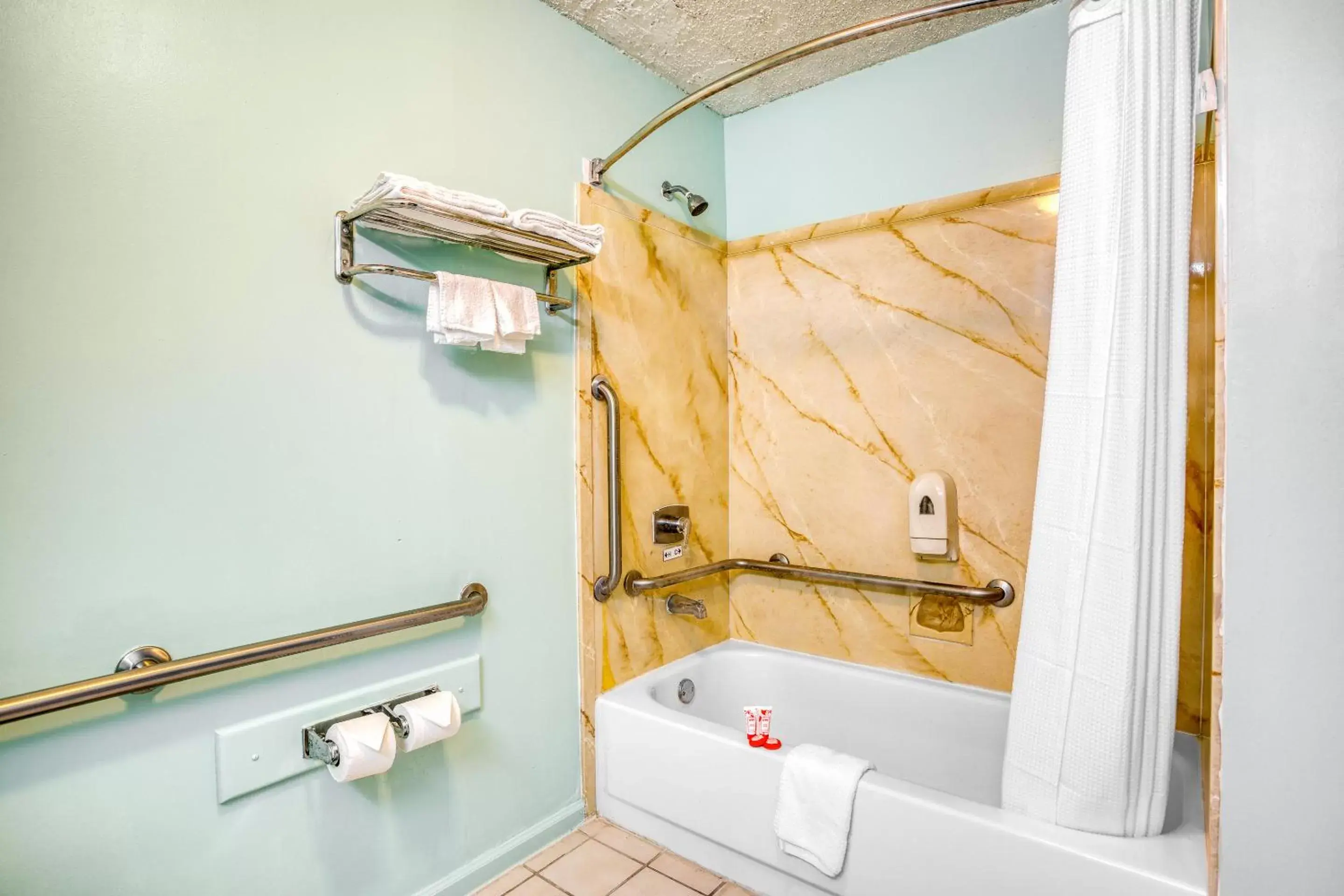 Bathroom in OYO Townhouse Tulsa Woodland Hills