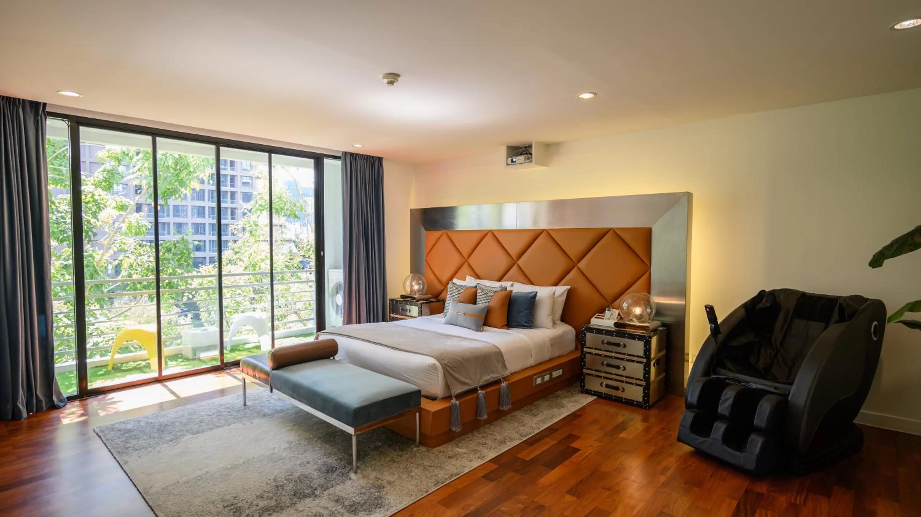 Bedroom, Bed in Benviar Tonson Residence