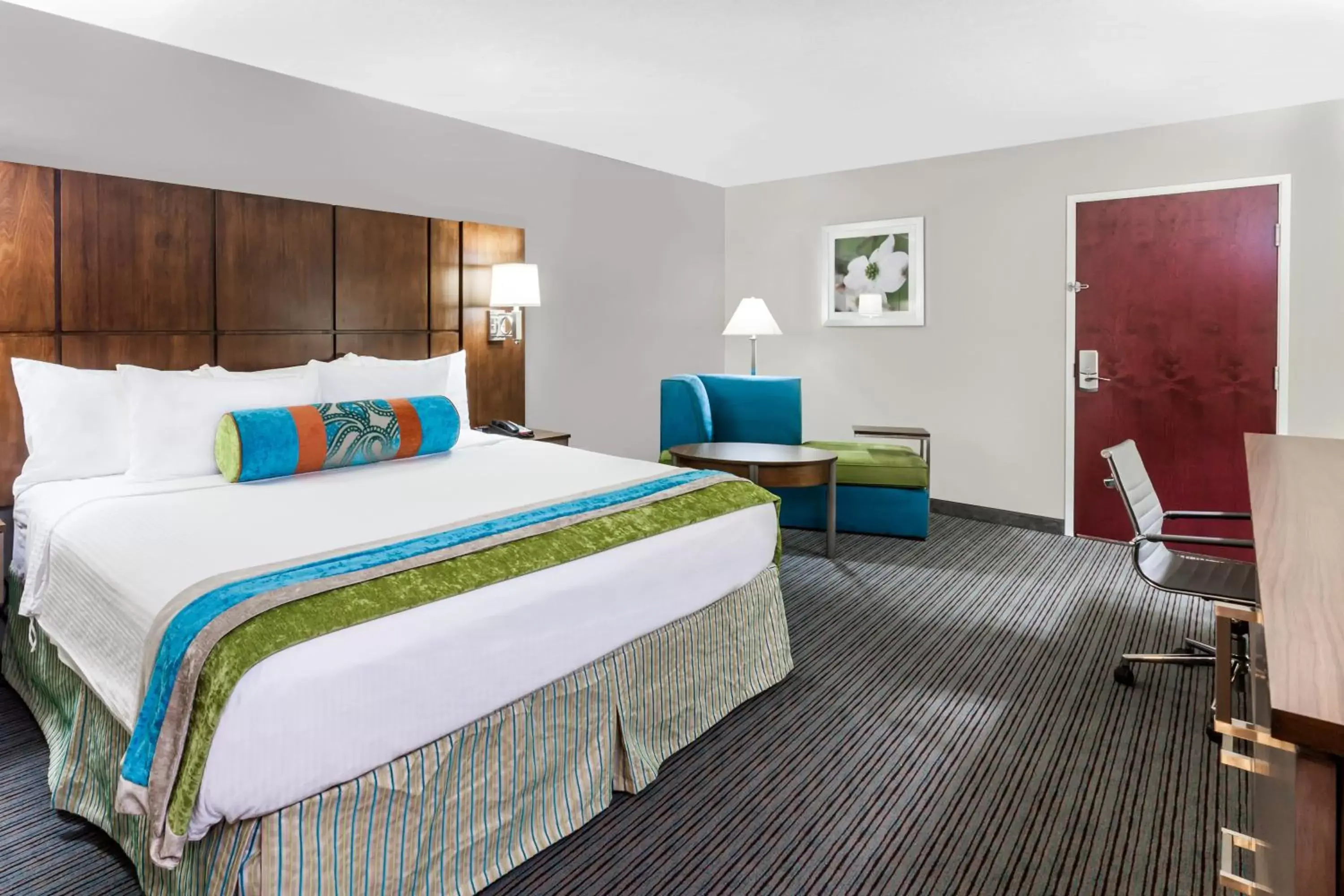 Bedroom, Bed in Holiday Inn Hotel & Suites Oklahoma City North, an IHG Hotel